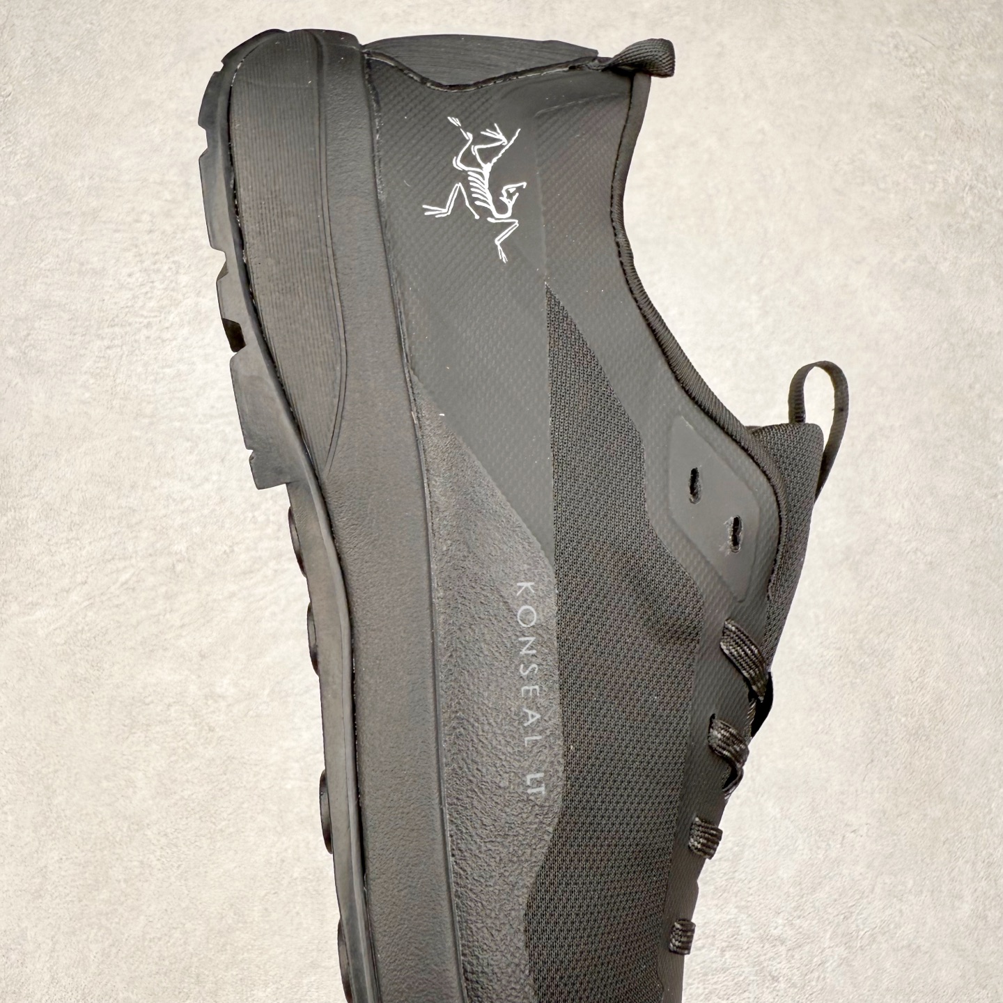 图片[6]-Arcteryx Konseal Lt 始祖鸟舒适百搭防滑耐磨低帮登山鞋 Arcteryx中文名始祖鸟 加拿大户外服饰品牌 1989年创立于加拿大温哥华 始祖鸟来自加拿大海岸山脉 植根高山的专业户外品牌 始终秉承对精湛设计和工艺孜孜以求的准则 从1989年创立至今 Arcteryx始终不断在产品设计与做工上不惜工本 以满足始祖鸟的标准 品质、设计以及精简的理念造就了其良好的性能 并能满足严苛环境下的使用需求 尺码：36 37 38 39 40 41 42 43 44 45-选品中心