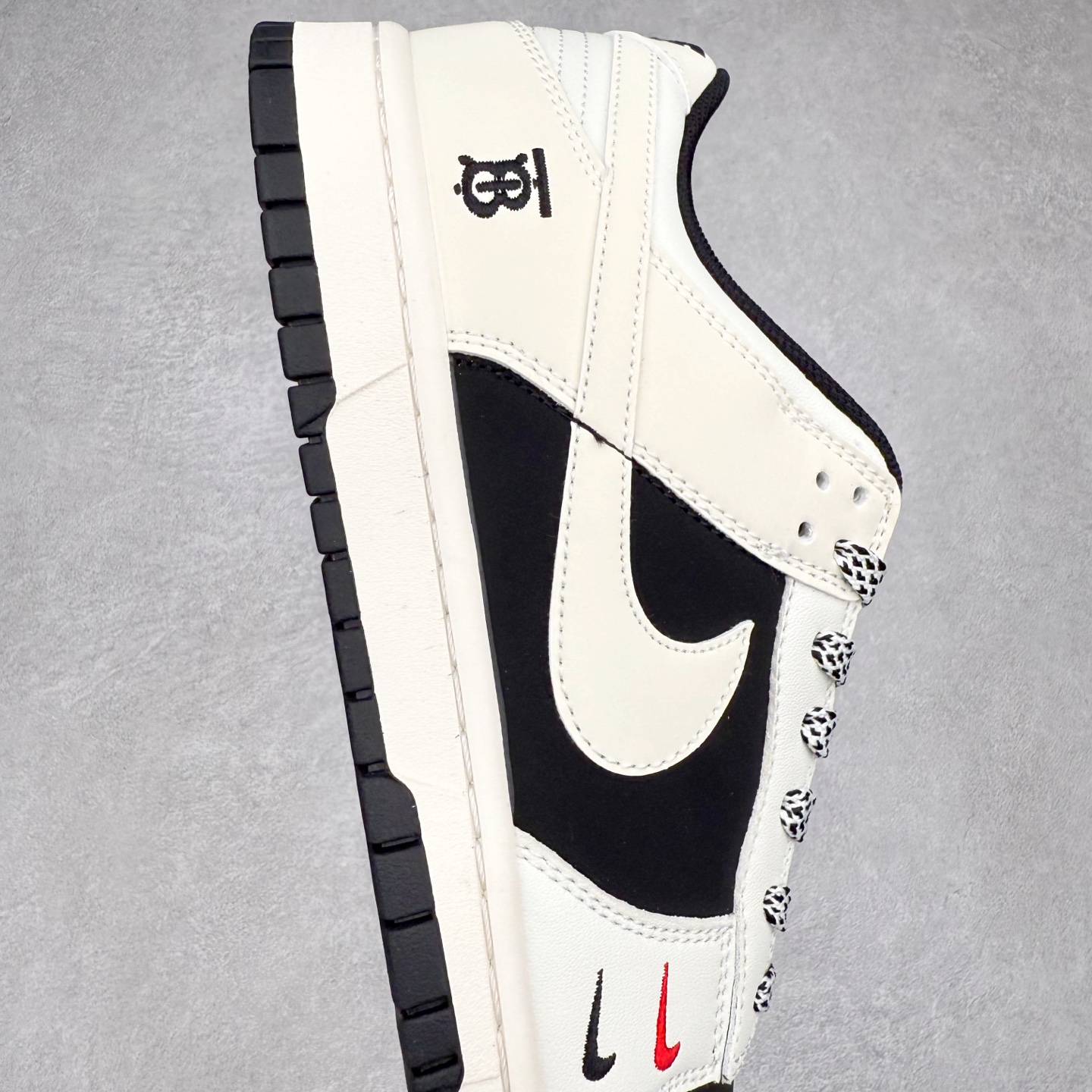 图片[6]-NK Dunk Low 定制配色 CS5288-117 大厂出品 极力推荐 原装头层材料 独家版型蒸餾加工帶來的是更好的视觉和脚感体验大厂纯原品质出货 清洁度 电绣工艺 皮料切割干净无任何毛边 细节完美 实拍调校N版已经零色差零失真 百分百还原实物色彩所见即所得 不存在货不对板色差等低级问题 选购参考实物拍摄 不混卖不参货 只用心做好货严格选品 承诺混一赔十 尺码：36 36.5 37.5 38 38.5 39 40 40.5 41 42 42.5 43 44 44.5 45-选品中心