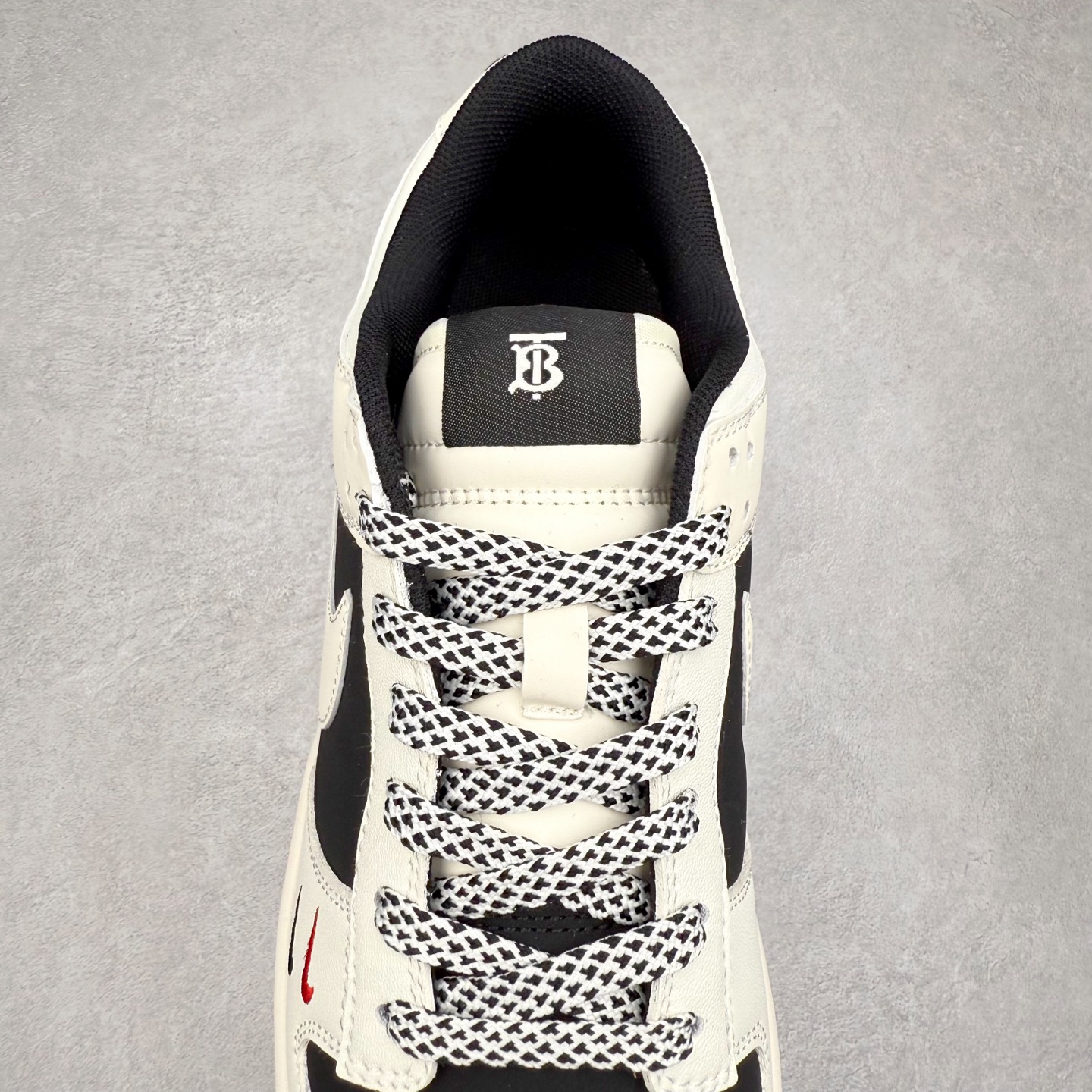 图片[5]-NK Dunk Low 定制配色 CS5288-117 大厂出品 极力推荐 原装头层材料 独家版型蒸餾加工帶來的是更好的视觉和脚感体验大厂纯原品质出货 清洁度 电绣工艺 皮料切割干净无任何毛边 细节完美 实拍调校N版已经零色差零失真 百分百还原实物色彩所见即所得 不存在货不对板色差等低级问题 选购参考实物拍摄 不混卖不参货 只用心做好货严格选品 承诺混一赔十 尺码：36 36.5 37.5 38 38.5 39 40 40.5 41 42 42.5 43 44 44.5 45-选品中心