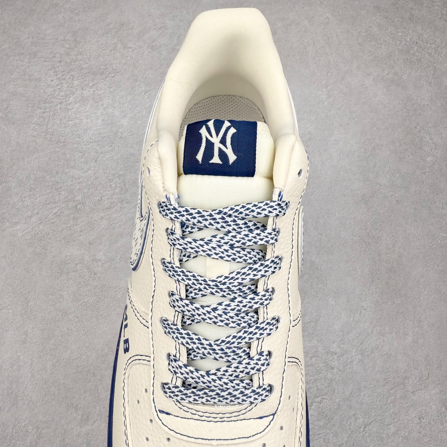 图片[5]-NK Air Force 1´07 Low 空军一号低帮百搭休闲运动板鞋 KJ1688-010 柔软、弹性十足的缓震性能和出色的中底设计 横跨复古与现代的外型结合 造就出风靡全球 三十多年的Force 1 直到今天还深受青睐 实拍调校N版已经零色差零失真 百分百还原实物色彩所见即所得 不存在货不对板色差等低级问题 选购参考实物拍摄 不混卖不参货 只用心做好货严格选品 承诺混一赔十 尺码：36 36.5 37.5 38 38.5 39 40 40.5 41 42 42.5 43 44 44.5 45-选品中心