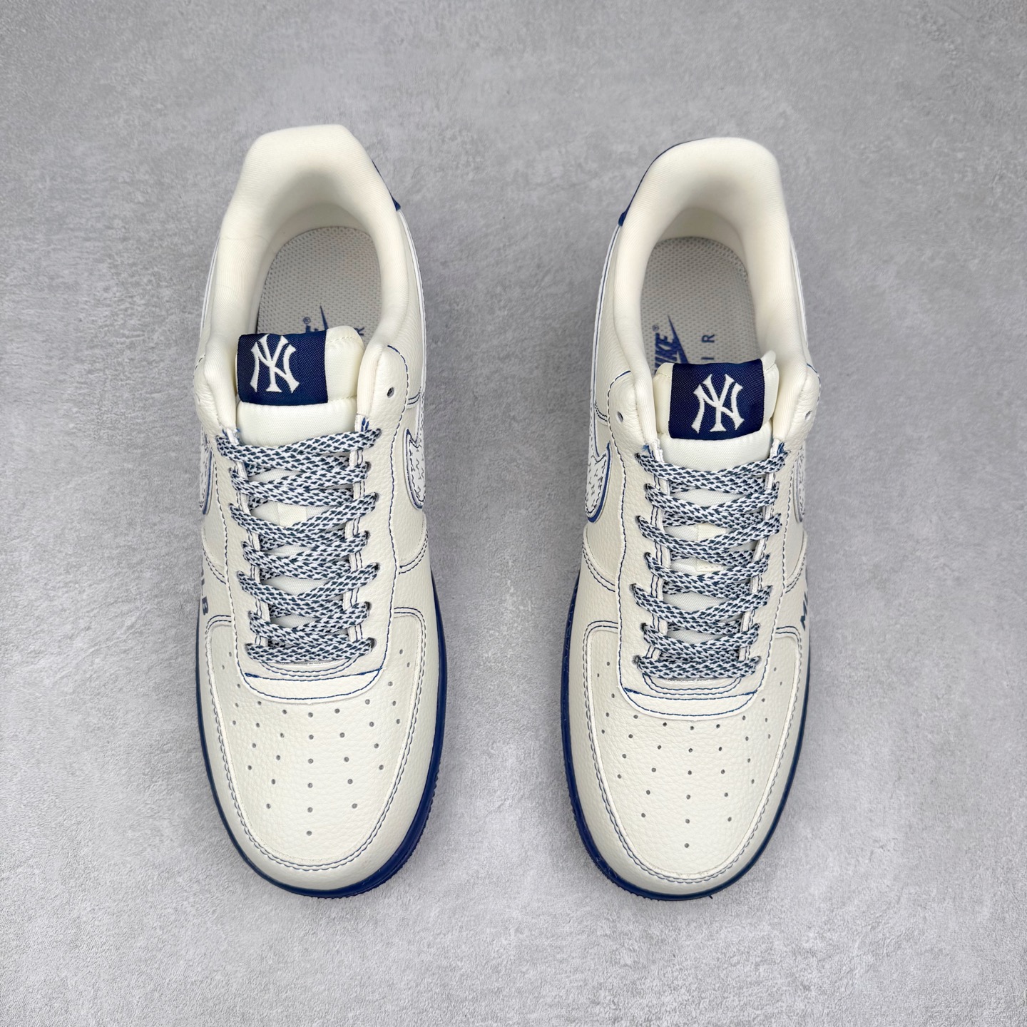 图片[2]-NK Air Force 1´07 Low 空军一号低帮百搭休闲运动板鞋 KJ1688-010 柔软、弹性十足的缓震性能和出色的中底设计 横跨复古与现代的外型结合 造就出风靡全球 三十多年的Force 1 直到今天还深受青睐 实拍调校N版已经零色差零失真 百分百还原实物色彩所见即所得 不存在货不对板色差等低级问题 选购参考实物拍摄 不混卖不参货 只用心做好货严格选品 承诺混一赔十 尺码：36 36.5 37.5 38 38.5 39 40 40.5 41 42 42.5 43 44 44.5 45-选品中心