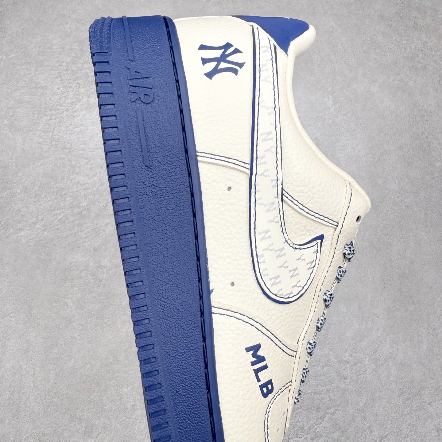 图片[6]-NK Air Force 1´07 Low 空军一号低帮百搭休闲运动板鞋 KJ1688-010 柔软、弹性十足的缓震性能和出色的中底设计 横跨复古与现代的外型结合 造就出风靡全球 三十多年的Force 1 直到今天还深受青睐 实拍调校N版已经零色差零失真 百分百还原实物色彩所见即所得 不存在货不对板色差等低级问题 选购参考实物拍摄 不混卖不参货 只用心做好货严格选品 承诺混一赔十 尺码：36 36.5 37.5 38 38.5 39 40 40.5 41 42 42.5 43 44 44.5 45-选品中心