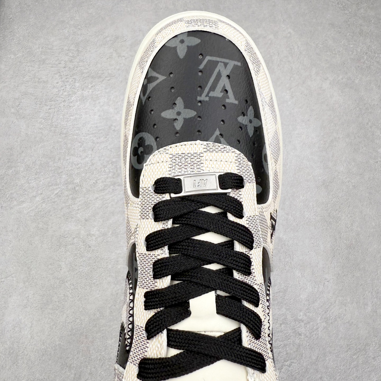 图片[4]-NK Air Force 1´07 Low 空军一号低帮百搭休闲运动板鞋 SC0601-562 柔软、弹性十足的缓震性能和出色的中底设计 横跨复古与现代的外型结合 造就出风靡全球 三十多年的Force 1 直到今天还深受青睐 实拍调校N版已经零色差零失真 百分百还原实物色彩所见即所得 不存在货不对板色差等低级问题 选购参考实物拍摄 不混卖不参货 只用心做好货严格选品 承诺混一赔十 尺码：36 36.5 37.5 38 38.5 39 40 40.5 41 42 42.5 43 44 44.5 45-选品中心