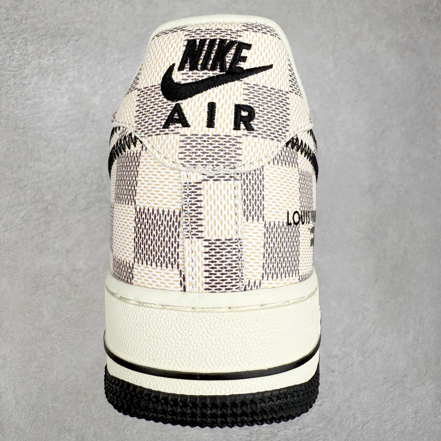 图片[8]-NK Air Force 1´07 Low 空军一号低帮百搭休闲运动板鞋 SC0601-562 柔软、弹性十足的缓震性能和出色的中底设计 横跨复古与现代的外型结合 造就出风靡全球 三十多年的Force 1 直到今天还深受青睐 实拍调校N版已经零色差零失真 百分百还原实物色彩所见即所得 不存在货不对板色差等低级问题 选购参考实物拍摄 不混卖不参货 只用心做好货严格选品 承诺混一赔十 尺码：36 36.5 37.5 38 38.5 39 40 40.5 41 42 42.5 43 44 44.5 45-选品中心