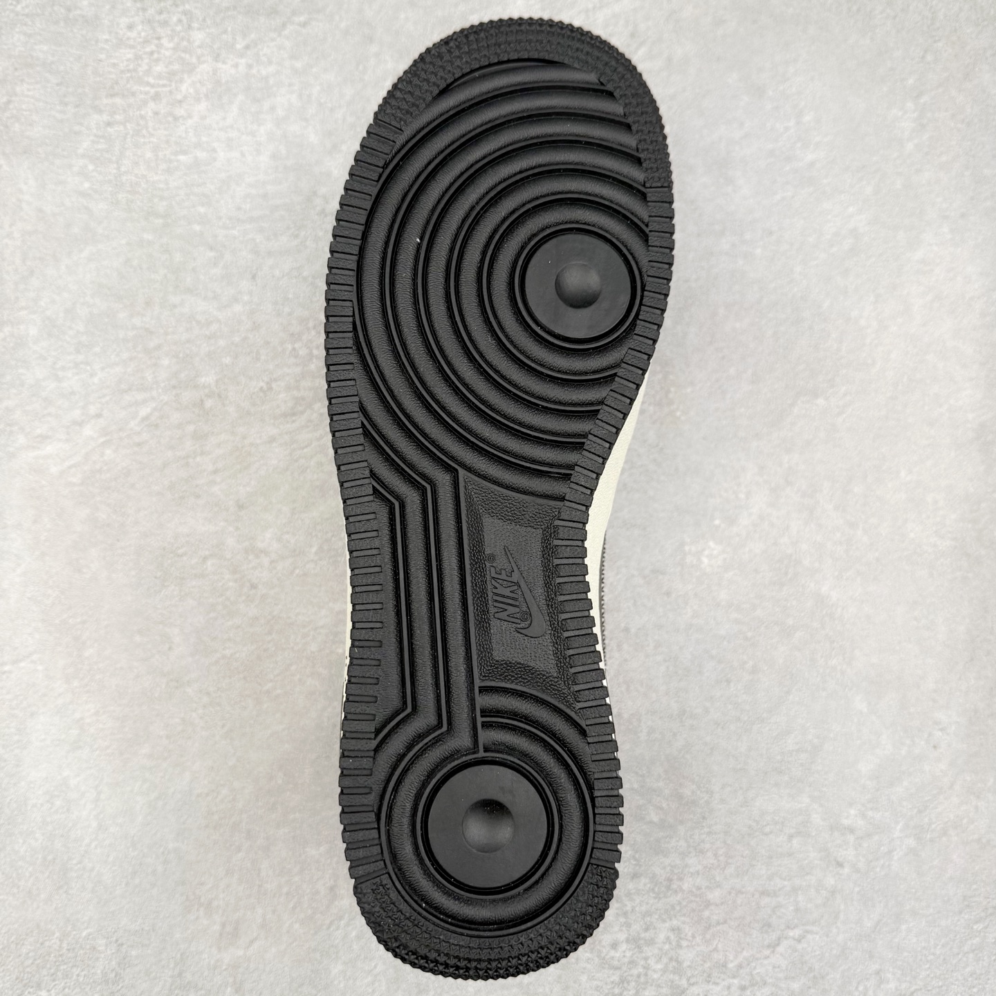 图片[9]-NK Air Force 1´07 Low 空军一号低帮百搭休闲运动板鞋 SC0601-562 柔软、弹性十足的缓震性能和出色的中底设计 横跨复古与现代的外型结合 造就出风靡全球 三十多年的Force 1 直到今天还深受青睐 实拍调校N版已经零色差零失真 百分百还原实物色彩所见即所得 不存在货不对板色差等低级问题 选购参考实物拍摄 不混卖不参货 只用心做好货严格选品 承诺混一赔十 尺码：36 36.5 37.5 38 38.5 39 40 40.5 41 42 42.5 43 44 44.5 45-选品中心