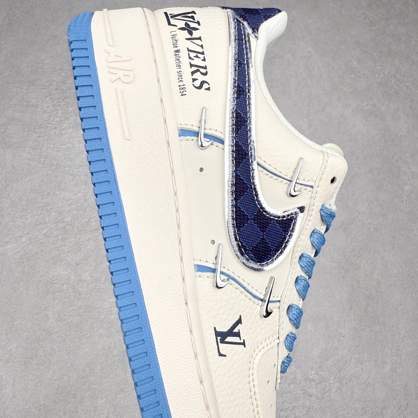 图片[6]-NK Air Force 1´07 Low 空军一号低帮百搭休闲运动板鞋 XS2869-003 柔软、弹性十足的缓震性能和出色的中底设计 横跨复古与现代的外型结合 造就出风靡全球 三十多年的Force 1 直到今天还深受青睐 实拍调校N版已经零色差零失真 百分百还原实物色彩所见即所得 不存在货不对板色差等低级问题 选购参考实物拍摄 不混卖不参货 只用心做好货严格选品 承诺混一赔十 尺码：36 36.5 37.5 38 38.5 39 40 40.5 41 42 42.5 43 44 44.5 45-选品中心