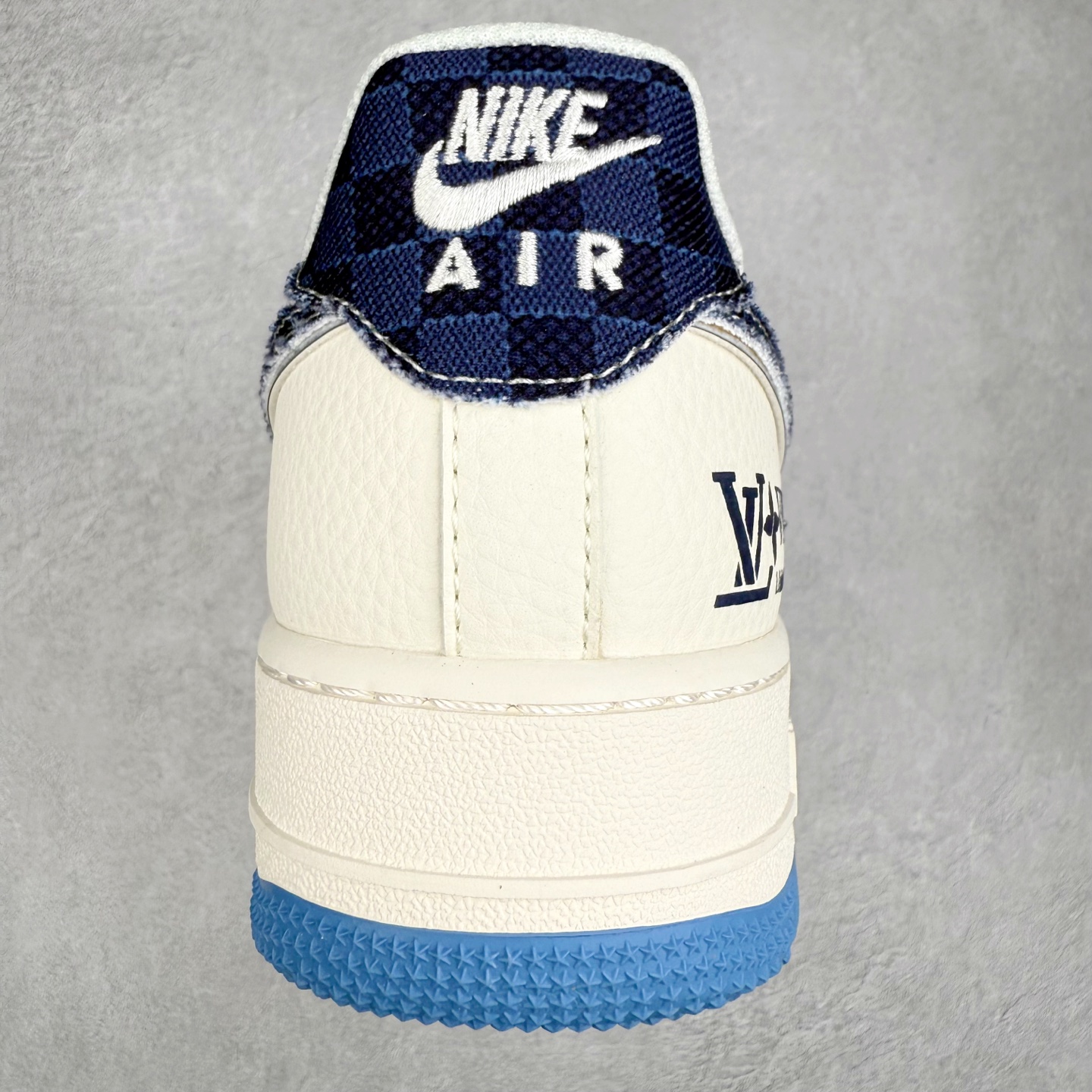 图片[8]-NK Air Force 1´07 Low 空军一号低帮百搭休闲运动板鞋 XS2869-003 柔软、弹性十足的缓震性能和出色的中底设计 横跨复古与现代的外型结合 造就出风靡全球 三十多年的Force 1 直到今天还深受青睐 实拍调校N版已经零色差零失真 百分百还原实物色彩所见即所得 不存在货不对板色差等低级问题 选购参考实物拍摄 不混卖不参货 只用心做好货严格选品 承诺混一赔十 尺码：36 36.5 37.5 38 38.5 39 40 40.5 41 42 42.5 43 44 44.5 45-选品中心