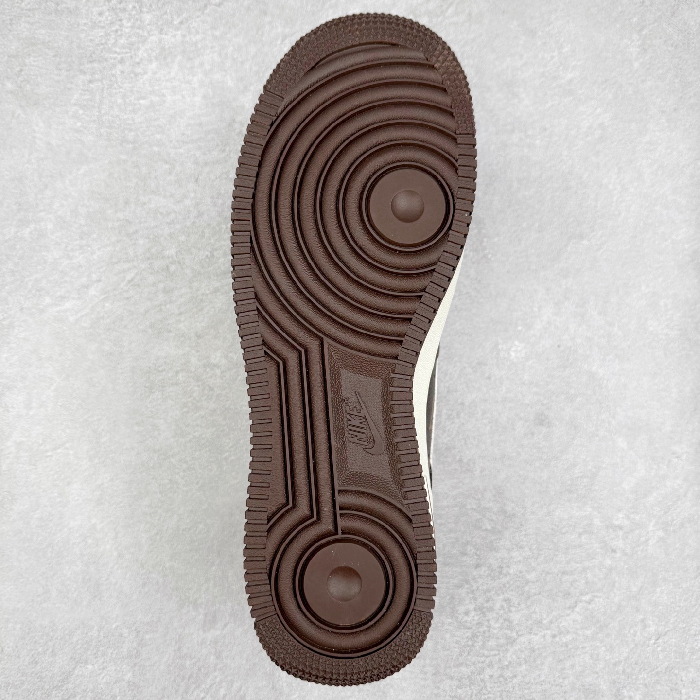 图片[9]-NK Air Force 1´07 Low 空军一号低帮百搭休闲运动板鞋 SC0601-558 柔软、弹性十足的缓震性能和出色的中底设计 横跨复古与现代的外型结合 造就出风靡全球 三十多年的Force 1 直到今天还深受青睐 实拍调校N版已经零色差零失真 百分百还原实物色彩所见即所得 不存在货不对板色差等低级问题 选购参考实物拍摄 不混卖不参货 只用心做好货严格选品 承诺混一赔十 尺码：36 36.5 37.5 38 38.5 39 40 40.5 41 42 42.5 43 44 44.5 45-选品中心