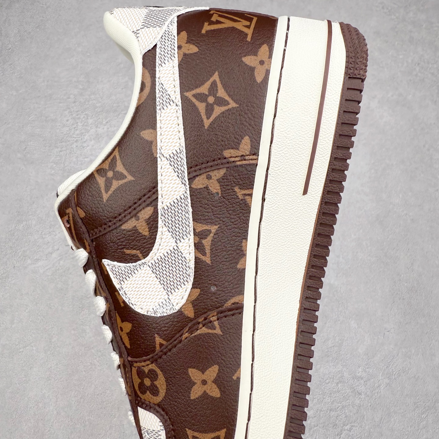 图片[7]-NK Air Force 1´07 Low 空军一号低帮百搭休闲运动板鞋 SC0601-558 柔软、弹性十足的缓震性能和出色的中底设计 横跨复古与现代的外型结合 造就出风靡全球 三十多年的Force 1 直到今天还深受青睐 实拍调校N版已经零色差零失真 百分百还原实物色彩所见即所得 不存在货不对板色差等低级问题 选购参考实物拍摄 不混卖不参货 只用心做好货严格选品 承诺混一赔十 尺码：36 36.5 37.5 38 38.5 39 40 40.5 41 42 42.5 43 44 44.5 45-选品中心