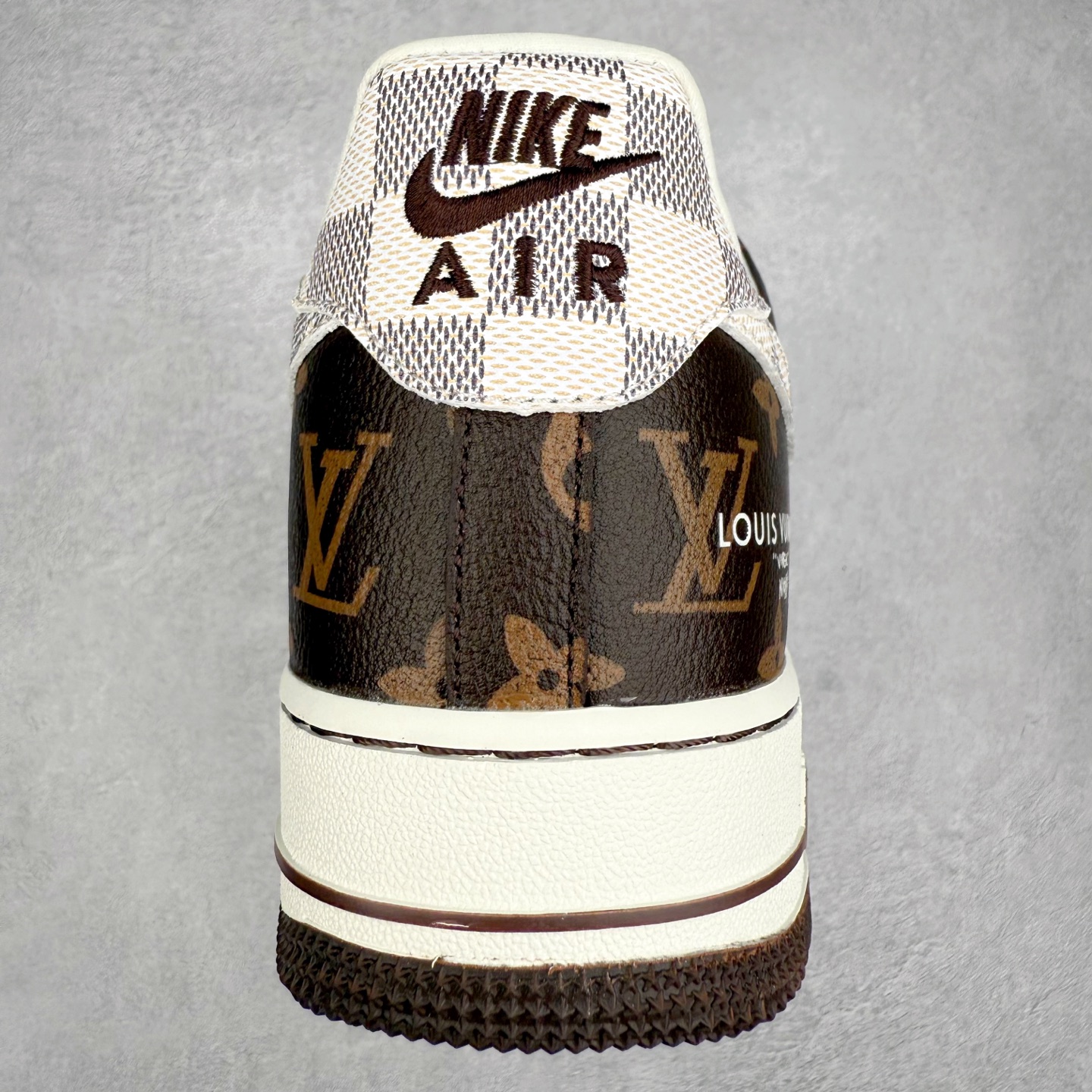 图片[8]-NK Air Force 1´07 Low 空军一号低帮百搭休闲运动板鞋 SC0601-558 柔软、弹性十足的缓震性能和出色的中底设计 横跨复古与现代的外型结合 造就出风靡全球 三十多年的Force 1 直到今天还深受青睐 实拍调校N版已经零色差零失真 百分百还原实物色彩所见即所得 不存在货不对板色差等低级问题 选购参考实物拍摄 不混卖不参货 只用心做好货严格选品 承诺混一赔十 尺码：36 36.5 37.5 38 38.5 39 40 40.5 41 42 42.5 43 44 44.5 45-选品中心