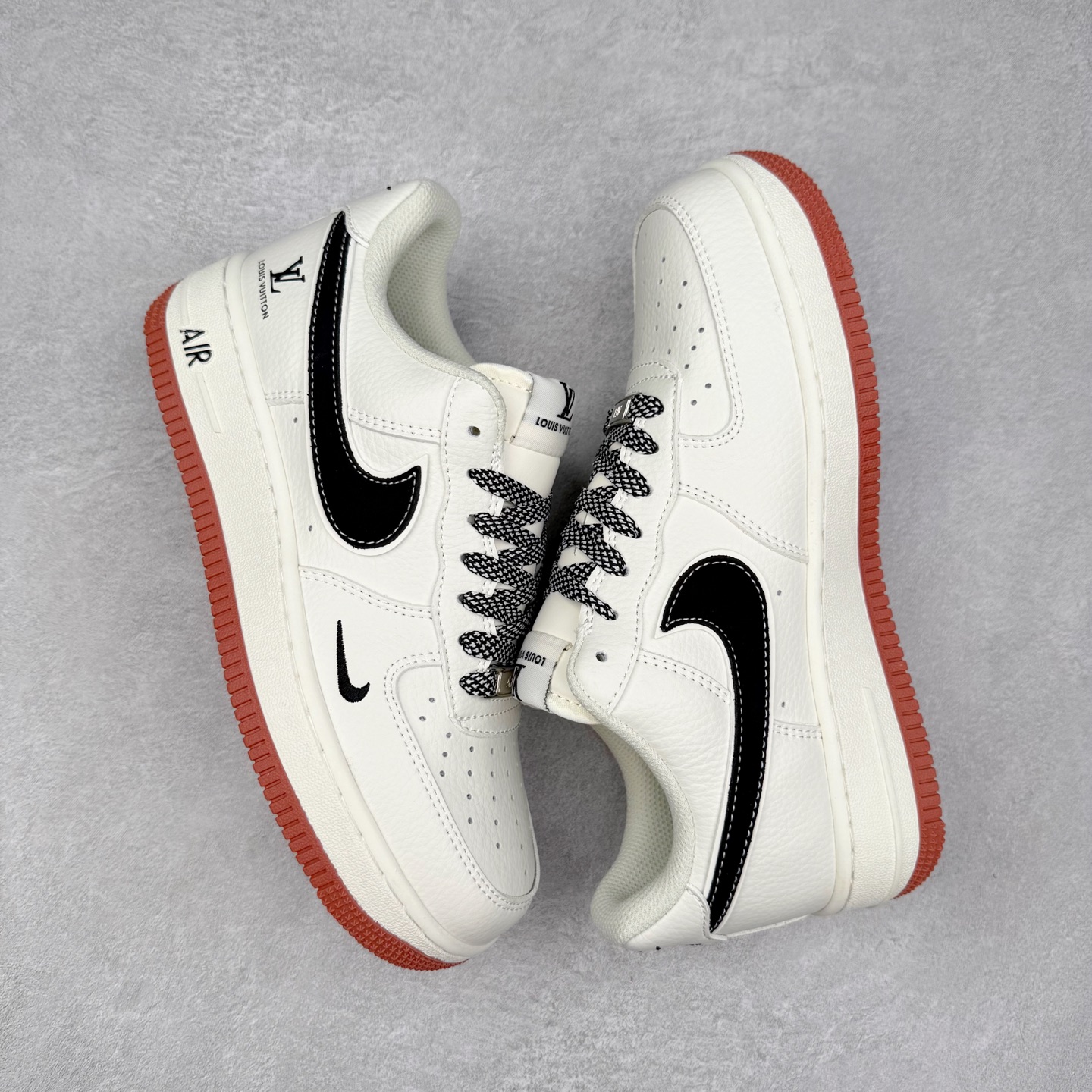 图片[3]-NK Air Force 1´07 Low 空军一号低帮百搭休闲运动板鞋 CS5288-020 柔软、弹性十足的缓震性能和出色的中底设计 横跨复古与现代的外型结合 造就出风靡全球 三十多年的Force 1 直到今天还深受青睐 实拍调校N版已经零色差零失真 百分百还原实物色彩所见即所得 不存在货不对板色差等低级问题 选购参考实物拍摄 不混卖不参货 只用心做好货严格选品 承诺混一赔十 尺码：36 36.5 37.5 38 38.5 39 40 40.5 41 42 42.5 43 44 44.5 45-选品中心