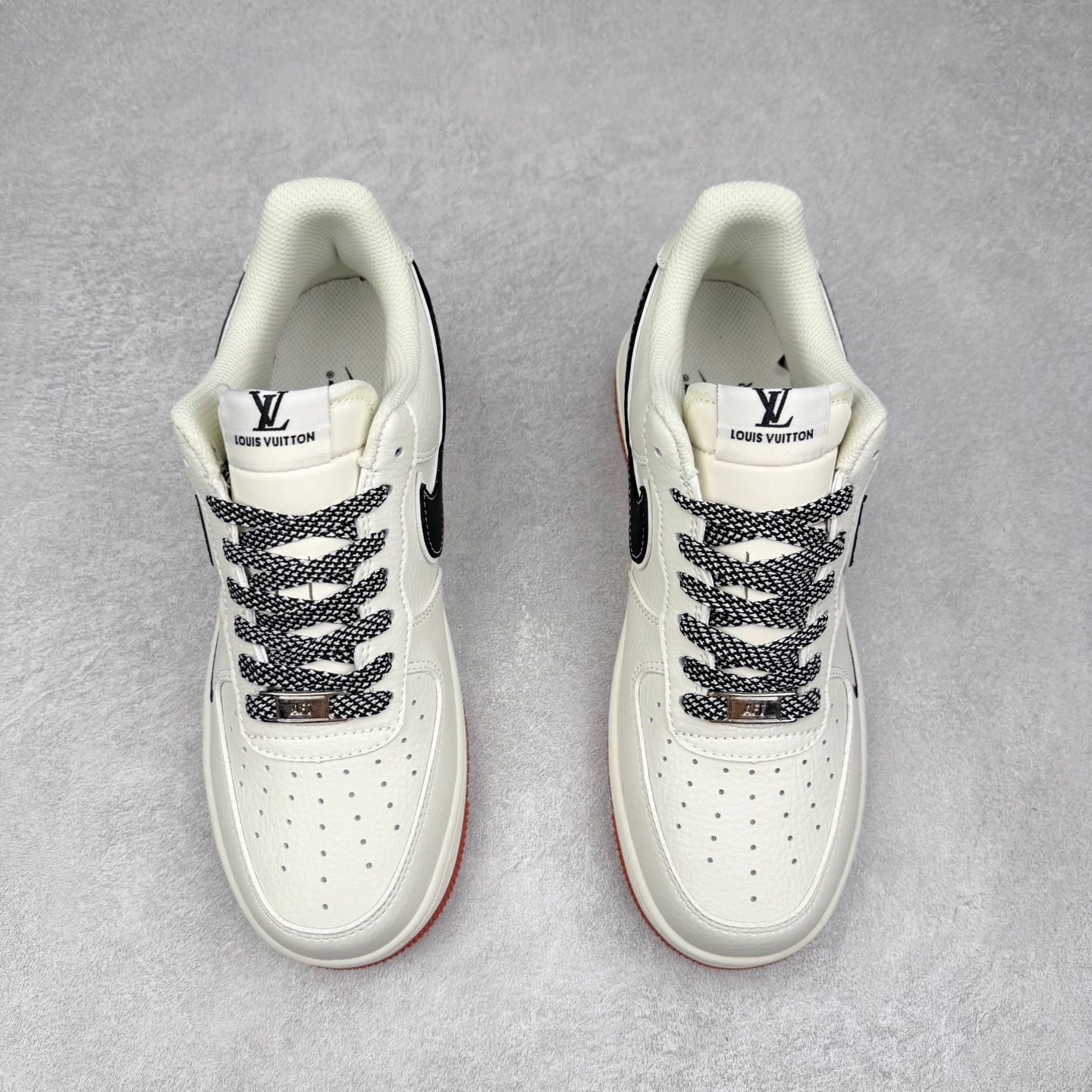 图片[2]-NK Air Force 1´07 Low 空军一号低帮百搭休闲运动板鞋 CS5288-020 柔软、弹性十足的缓震性能和出色的中底设计 横跨复古与现代的外型结合 造就出风靡全球 三十多年的Force 1 直到今天还深受青睐 实拍调校N版已经零色差零失真 百分百还原实物色彩所见即所得 不存在货不对板色差等低级问题 选购参考实物拍摄 不混卖不参货 只用心做好货严格选品 承诺混一赔十 尺码：36 36.5 37.5 38 38.5 39 40 40.5 41 42 42.5 43 44 44.5 45-选品中心