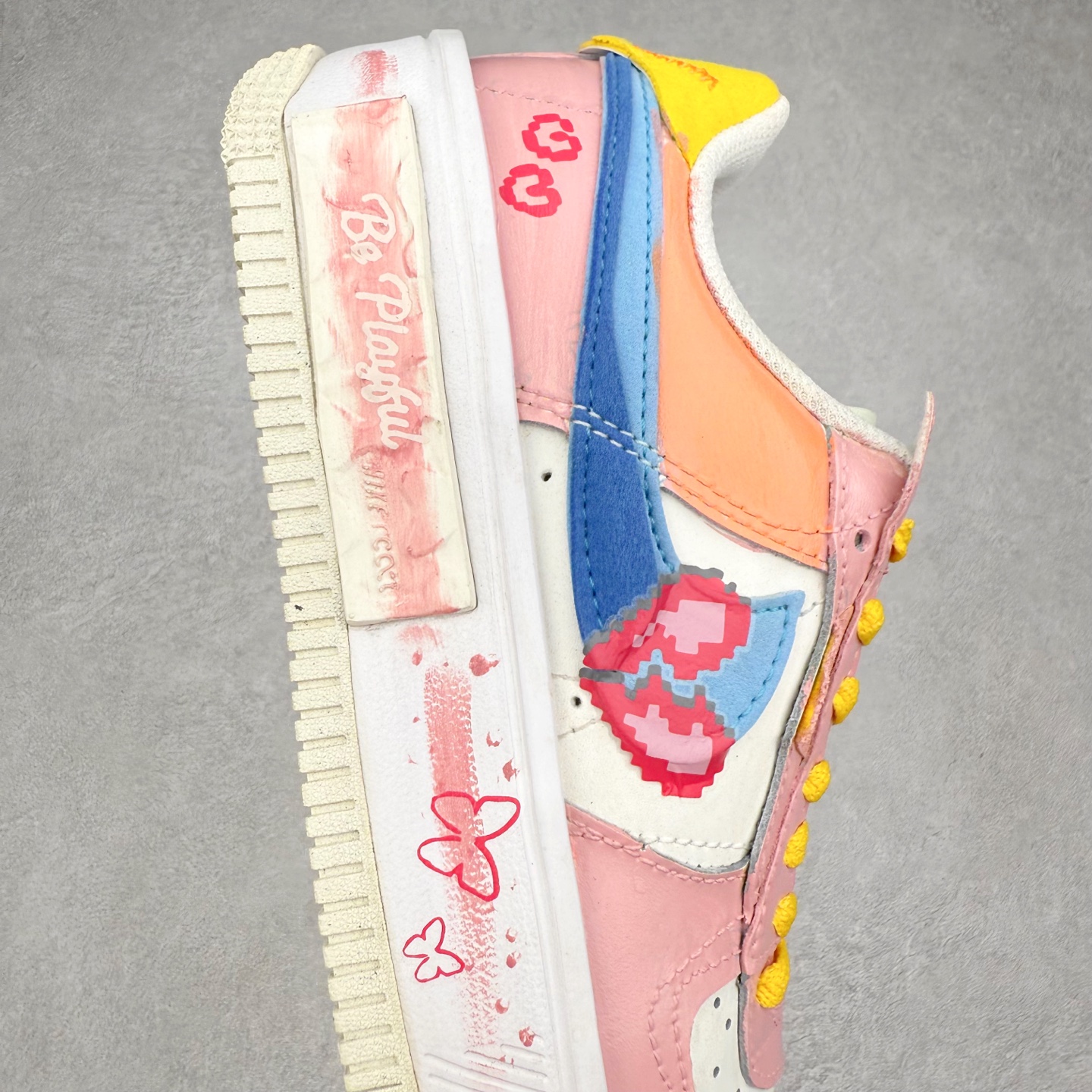 图片[6]-NK Air Force 1´07 Low 空军一号低帮百搭休闲运动板鞋 DV3211-001 柔软、弹性十足的缓震性能和出色的中底设计 横跨复古与现代的外型结合 造就出风靡全球 三十多年的Force 1 直到今天还深受青睐 实拍调校N版已经零色差零失真 百分百还原实物色彩所见即所得 不存在货不对板色差等低级问题 选购参考实物拍摄 不混卖不参货 只用心做好货严格选品 承诺混一赔十 尺码：36 36.5 37.5 38 38.5 39 40 40.5 41 42 42.5 43 44 44.5 45-选品中心