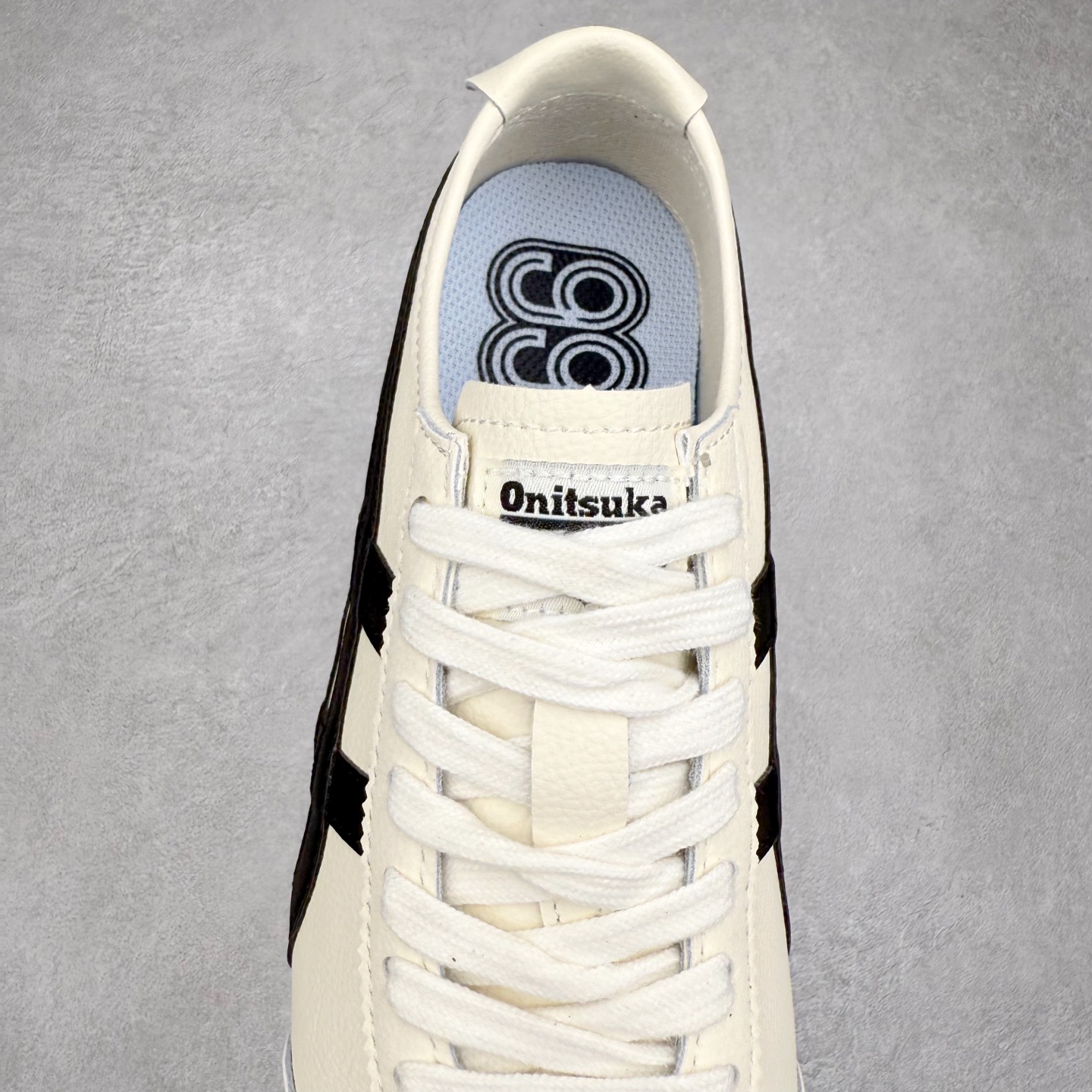 图片[5]-＃纯原福利 Asics Onitsuka Tiger MEXICO 66 亚瑟士鬼冢虎复古经典板鞋 市场最强版本 原厂牛津布加持 海外订单工厂出品 超成熟稳定的做工品控 原装全套纸板楦头开发 原汁原味 完美呈现版型 私模正确鞋底咬花纹路 一比一鞋头弧度高度鞋身弧度 绝不口嗨 细节品控鞋型随意秒杀市面 原档咬花纹路私模大底 一个单元有六个三角形 总体形拼接呈现花瓣状 官方四联吊牌 原装Ortholite轻量化鞋垫 原盒原配 质保卡 说明书 钢印防尘纸 纸板中底带钢印 乳胶组合鞋垫 支持全方位的对比专柜 产品从款式颜色造型上体现出追求舒适和细节的完美 鞋类更是推崇手工制作的严谨与完美 融舒适性与可穿性的设计风格 注重细节的完美和别致魅力 既保持稳重 又不失轻松的时尚感 尺码：36 37 37.5 38 39 39.5 40 40.5 41.5 42 42.5 43.5 44 45-选品中心