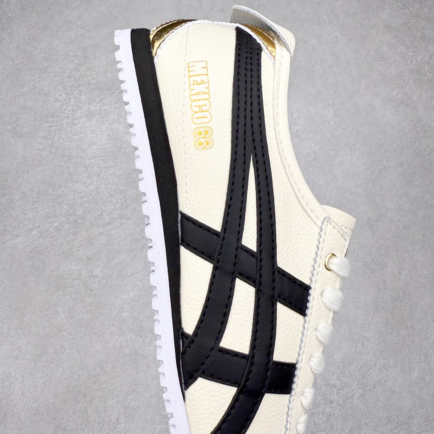 图片[6]-＃纯原福利 Asics Onitsuka Tiger MEXICO 66 亚瑟士鬼冢虎复古经典板鞋 市场最强版本 原厂牛津布加持 海外订单工厂出品 超成熟稳定的做工品控 原装全套纸板楦头开发 原汁原味 完美呈现版型 私模正确鞋底咬花纹路 一比一鞋头弧度高度鞋身弧度 绝不口嗨 细节品控鞋型随意秒杀市面 原档咬花纹路私模大底 一个单元有六个三角形 总体形拼接呈现花瓣状 官方四联吊牌 原装Ortholite轻量化鞋垫 原盒原配 质保卡 说明书 钢印防尘纸 纸板中底带钢印 乳胶组合鞋垫 支持全方位的对比专柜 产品从款式颜色造型上体现出追求舒适和细节的完美 鞋类更是推崇手工制作的严谨与完美 融舒适性与可穿性的设计风格 注重细节的完美和别致魅力 既保持稳重 又不失轻松的时尚感 尺码：36 37 37.5 38 39 39.5 40 40.5 41.5 42 42.5 43.5 44 45-选品中心