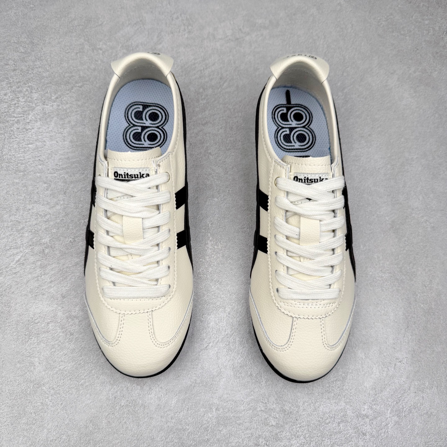 图片[2]-＃纯原福利 Asics Onitsuka Tiger MEXICO 66 亚瑟士鬼冢虎复古经典板鞋 市场最强版本 原厂牛津布加持 海外订单工厂出品 超成熟稳定的做工品控 原装全套纸板楦头开发 原汁原味 完美呈现版型 私模正确鞋底咬花纹路 一比一鞋头弧度高度鞋身弧度 绝不口嗨 细节品控鞋型随意秒杀市面 原档咬花纹路私模大底 一个单元有六个三角形 总体形拼接呈现花瓣状 官方四联吊牌 原装Ortholite轻量化鞋垫 原盒原配 质保卡 说明书 钢印防尘纸 纸板中底带钢印 乳胶组合鞋垫 支持全方位的对比专柜 产品从款式颜色造型上体现出追求舒适和细节的完美 鞋类更是推崇手工制作的严谨与完美 融舒适性与可穿性的设计风格 注重细节的完美和别致魅力 既保持稳重 又不失轻松的时尚感 尺码：36 37 37.5 38 39 39.5 40 40.5 41.5 42 42.5 43.5 44 45-选品中心