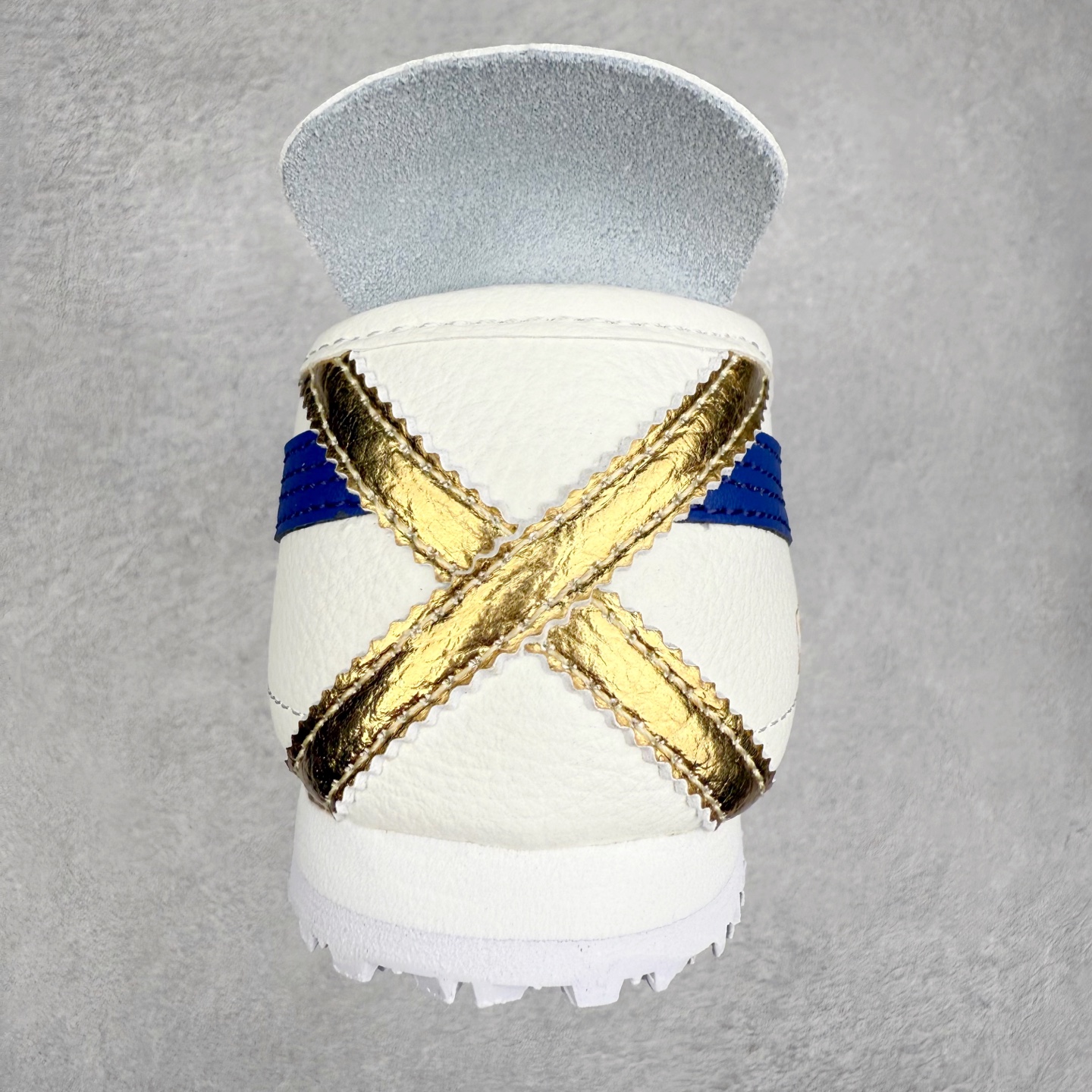 图片[8]-＃纯原福利 Asics Onitsuka Tiger MEXICO 66 亚瑟士鬼冢虎复古经典板鞋 市场最强版本 原厂牛津布加持 海外订单工厂出品 超成熟稳定的做工品控 原装全套纸板楦头开发 原汁原味 完美呈现版型 私模正确鞋底咬花纹路 一比一鞋头弧度高度鞋身弧度 绝不口嗨 细节品控鞋型随意秒杀市面 原档咬花纹路私模大底 一个单元有六个三角形 总体形拼接呈现花瓣状 官方四联吊牌 原装Ortholite轻量化鞋垫 原盒原配 质保卡 说明书 钢印防尘纸 纸板中底带钢印 乳胶组合鞋垫 支持全方位的对比专柜 产品从款式颜色造型上体现出追求舒适和细节的完美 鞋类更是推崇手工制作的严谨与完美 融舒适性与可穿性的设计风格 注重细节的完美和别致魅力 既保持稳重 又不失轻松的时尚感 尺码：36 37 37.5 38 39 39.5 40 40.5 41.5 42 42.5 43.5 44 45-选品中心