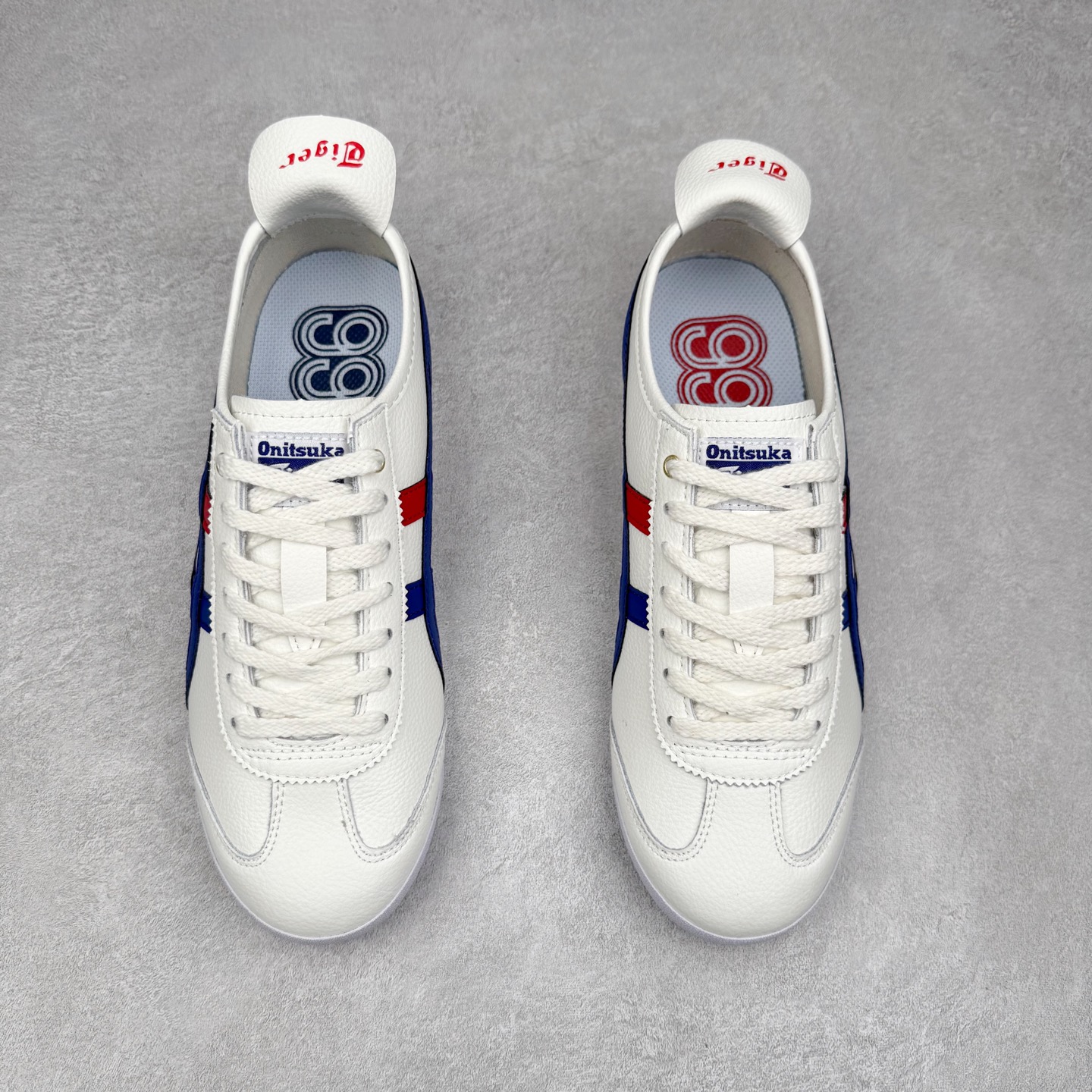 图片[2]-＃纯原福利 Asics Onitsuka Tiger MEXICO 66 亚瑟士鬼冢虎复古经典板鞋 市场最强版本 原厂牛津布加持 海外订单工厂出品 超成熟稳定的做工品控 原装全套纸板楦头开发 原汁原味 完美呈现版型 私模正确鞋底咬花纹路 一比一鞋头弧度高度鞋身弧度 绝不口嗨 细节品控鞋型随意秒杀市面 原档咬花纹路私模大底 一个单元有六个三角形 总体形拼接呈现花瓣状 官方四联吊牌 原装Ortholite轻量化鞋垫 原盒原配 质保卡 说明书 钢印防尘纸 纸板中底带钢印 乳胶组合鞋垫 支持全方位的对比专柜 产品从款式颜色造型上体现出追求舒适和细节的完美 鞋类更是推崇手工制作的严谨与完美 融舒适性与可穿性的设计风格 注重细节的完美和别致魅力 既保持稳重 又不失轻松的时尚感 尺码：36 37 37.5 38 39 39.5 40 40.5 41.5 42 42.5 43.5 44 45-选品中心