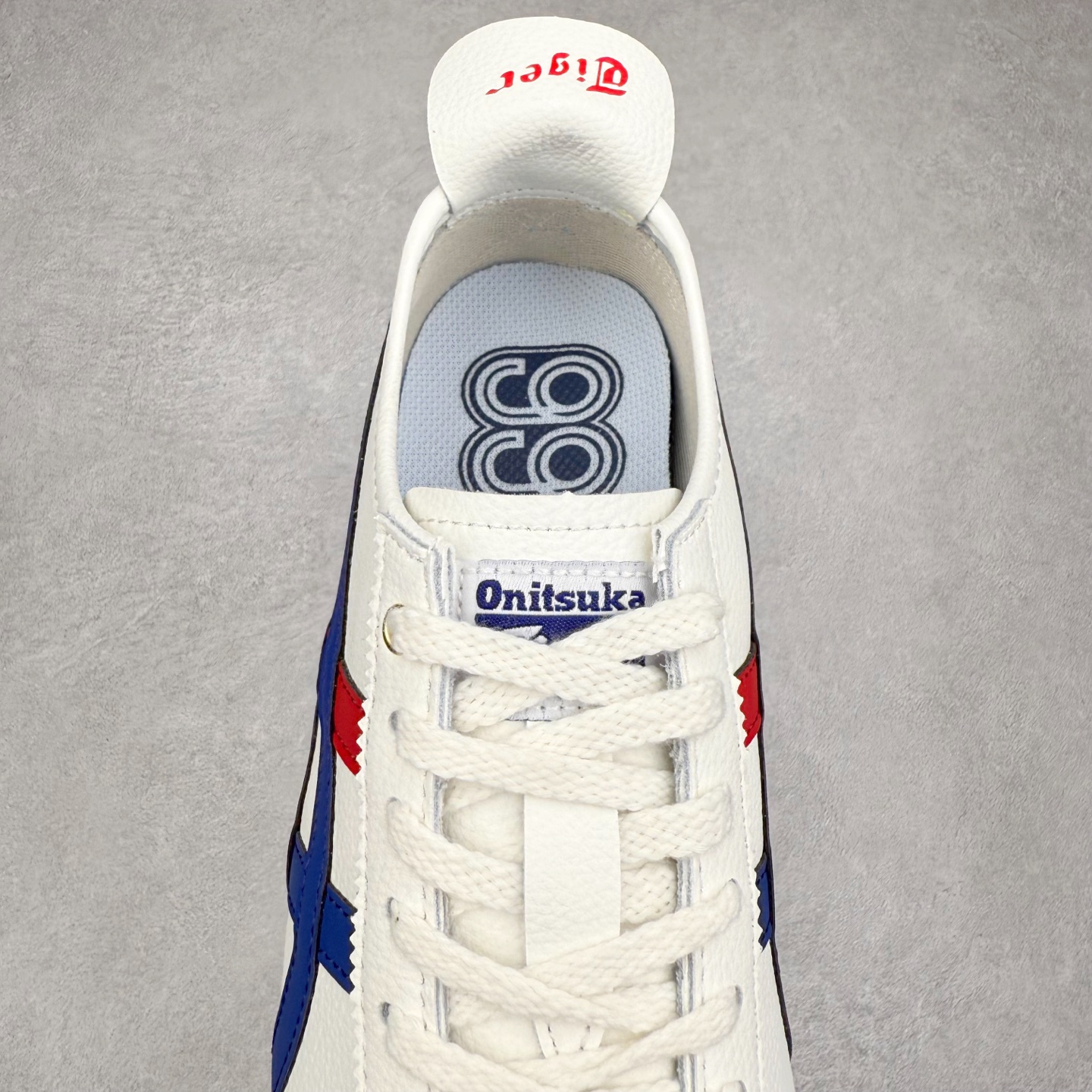 图片[5]-＃纯原福利 Asics Onitsuka Tiger MEXICO 66 亚瑟士鬼冢虎复古经典板鞋 市场最强版本 原厂牛津布加持 海外订单工厂出品 超成熟稳定的做工品控 原装全套纸板楦头开发 原汁原味 完美呈现版型 私模正确鞋底咬花纹路 一比一鞋头弧度高度鞋身弧度 绝不口嗨 细节品控鞋型随意秒杀市面 原档咬花纹路私模大底 一个单元有六个三角形 总体形拼接呈现花瓣状 官方四联吊牌 原装Ortholite轻量化鞋垫 原盒原配 质保卡 说明书 钢印防尘纸 纸板中底带钢印 乳胶组合鞋垫 支持全方位的对比专柜 产品从款式颜色造型上体现出追求舒适和细节的完美 鞋类更是推崇手工制作的严谨与完美 融舒适性与可穿性的设计风格 注重细节的完美和别致魅力 既保持稳重 又不失轻松的时尚感 尺码：36 37 37.5 38 39 39.5 40 40.5 41.5 42 42.5 43.5 44 45-选品中心