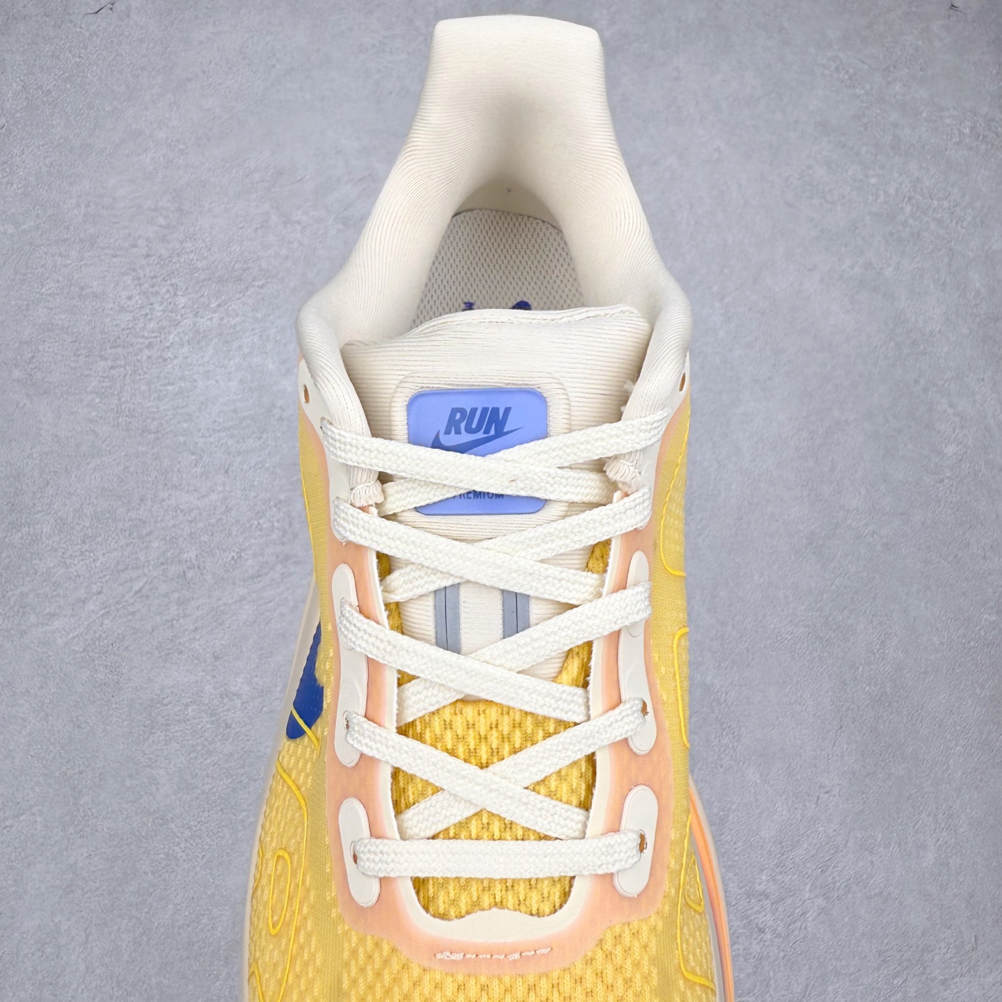 图片[5]-NK Pegasus Premium 飞马全掌气垫跑步运动鞋 FN8453-025 气垫的究极进化 NIKE 2025S 新王炸 • 在特有Air科技加持下，耐克带来全新Pegasus Premium。这款跑鞋在传承耐克飞马（Pegasus）系列标志性的缓震功能的同时，将首次搭载耐克的塑型可视化Air Zoom气垫单元。• 塑型Air Zoom气垫单元贴合脚部的自然轮廓，帮助跑者在从后跟到脚趾的过渡中能够有效传递力量，带来一种前所未有的轻盈、顺畅回馈体验。中底采用ZoomX泡绵，后跟则使用ReactX泡绵，为跑者提供稳定流畅的推进感。• 塑型可视化Air Zoom气垫单元和精心配置的泡绵组合，让Pegasus Premium成为耐克飞马系列中颇具能量回馈的鞋款。• 全新Pegasus Premium不仅展示了耐克势头强劲的创新周期，证明了其特有的Air科技的强大实力，更体现了耐克倾听和服务运动员的能力。尺码：36 36.5 37.5 38 38.5 39 40 40.5 41 42 42.5 43 44 44.5 45-选品中心