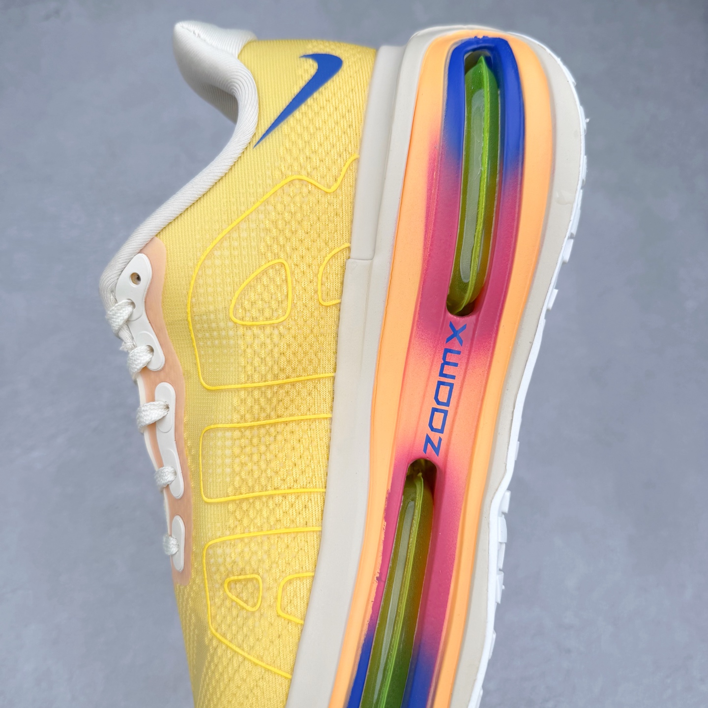 图片[7]-NK Pegasus Premium 飞马全掌气垫跑步运动鞋 FN8453-025 气垫的究极进化 NIKE 2025S 新王炸 • 在特有Air科技加持下，耐克带来全新Pegasus Premium。这款跑鞋在传承耐克飞马（Pegasus）系列标志性的缓震功能的同时，将首次搭载耐克的塑型可视化Air Zoom气垫单元。• 塑型Air Zoom气垫单元贴合脚部的自然轮廓，帮助跑者在从后跟到脚趾的过渡中能够有效传递力量，带来一种前所未有的轻盈、顺畅回馈体验。中底采用ZoomX泡绵，后跟则使用ReactX泡绵，为跑者提供稳定流畅的推进感。• 塑型可视化Air Zoom气垫单元和精心配置的泡绵组合，让Pegasus Premium成为耐克飞马系列中颇具能量回馈的鞋款。• 全新Pegasus Premium不仅展示了耐克势头强劲的创新周期，证明了其特有的Air科技的强大实力，更体现了耐克倾听和服务运动员的能力。尺码：36 36.5 37.5 38 38.5 39 40 40.5 41 42 42.5 43 44 44.5 45-选品中心