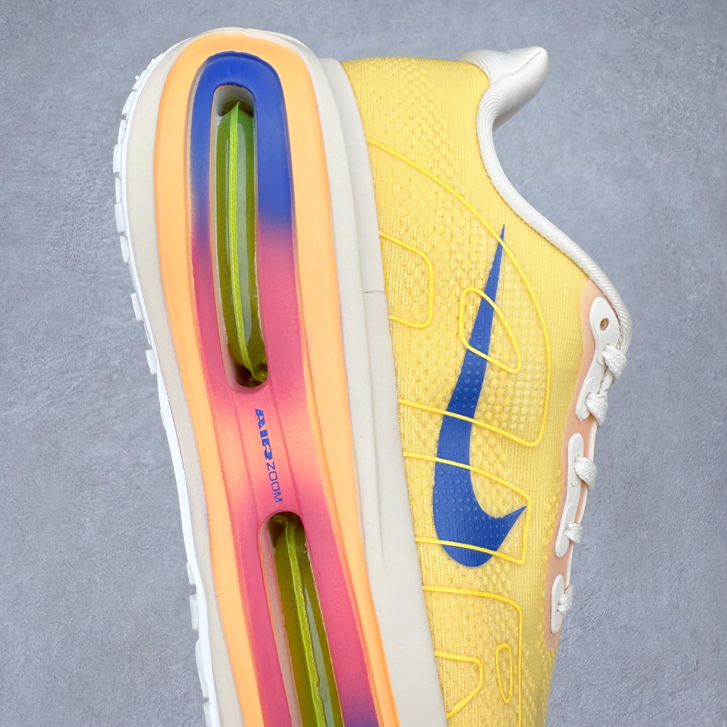 图片[6]-NK Pegasus Premium 飞马全掌气垫跑步运动鞋 FN8453-025 气垫的究极进化 NIKE 2025S 新王炸 • 在特有Air科技加持下，耐克带来全新Pegasus Premium。这款跑鞋在传承耐克飞马（Pegasus）系列标志性的缓震功能的同时，将首次搭载耐克的塑型可视化Air Zoom气垫单元。• 塑型Air Zoom气垫单元贴合脚部的自然轮廓，帮助跑者在从后跟到脚趾的过渡中能够有效传递力量，带来一种前所未有的轻盈、顺畅回馈体验。中底采用ZoomX泡绵，后跟则使用ReactX泡绵，为跑者提供稳定流畅的推进感。• 塑型可视化Air Zoom气垫单元和精心配置的泡绵组合，让Pegasus Premium成为耐克飞马系列中颇具能量回馈的鞋款。• 全新Pegasus Premium不仅展示了耐克势头强劲的创新周期，证明了其特有的Air科技的强大实力，更体现了耐克倾听和服务运动员的能力。尺码：36 36.5 37.5 38 38.5 39 40 40.5 41 42 42.5 43 44 44.5 45-选品中心