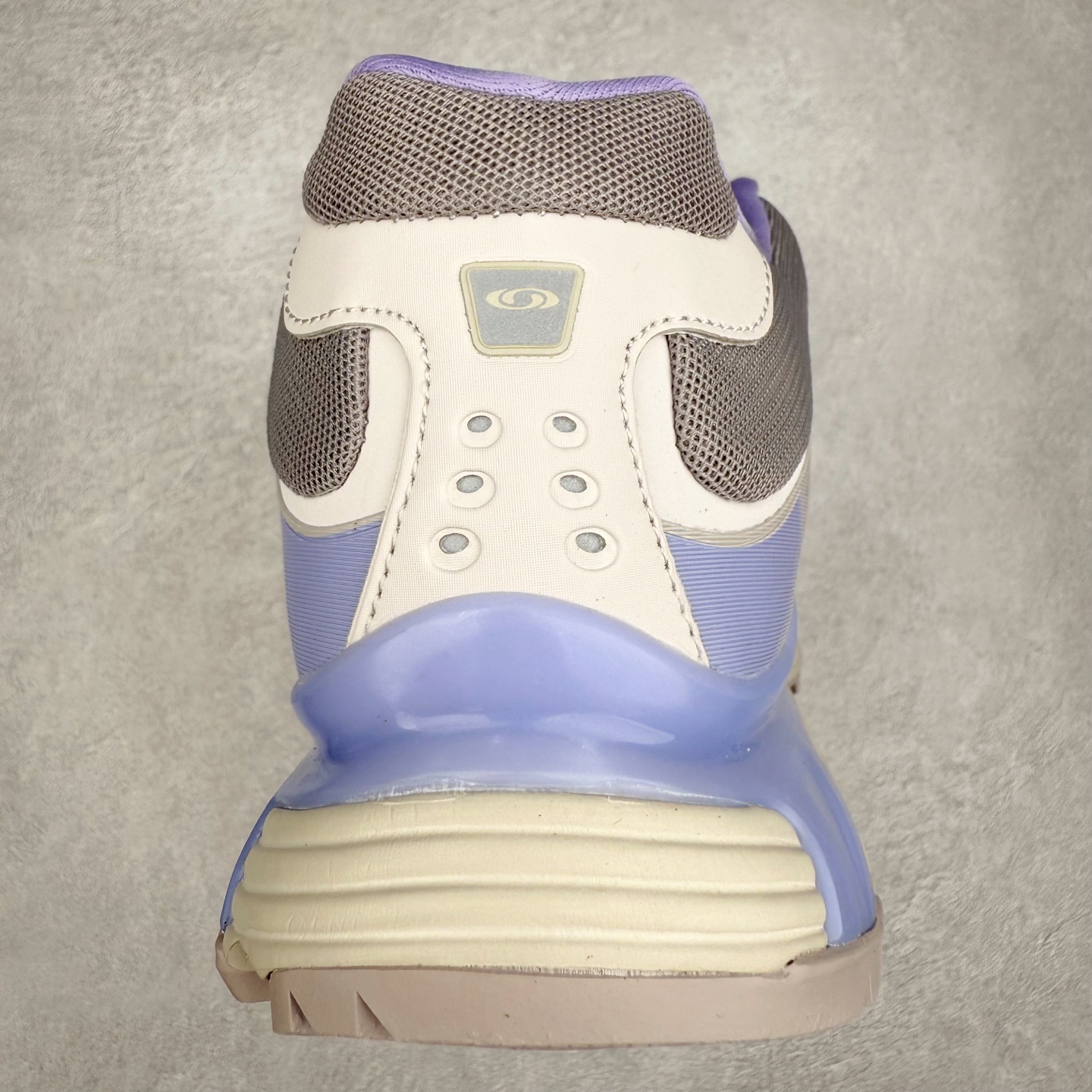 图片[8]-＃GX SALOMON XT-WHISPER 萨洛蒙圆头防滑耐磨低帮休闲越野训练城市通勤跑步鞋 男女同款 浅棕色 纯原外贸平台特供订单 耗时半年巨作 全套原纸板楦头开发 原厂特供网布配套加持 确保原汁原味 完美呈现版型 原档数据独家私模五层组合大底 男女鞋同步官方开发至46.5 原装Ortholite轻量化鞋垫 中底布带钢印编号 原厂TPU锁扣 进口港宝加持 后跟自然饱满 还原公司包裹性 鞋面以“锯齿”状的包裹系统呈现 在基色底之下加入了各种色点缀 将公司的最新技术和时尚前卫的造型融入耐用的长跑款式中 鞋面由 TPU 薄膜制成 并焊接在高耐磨网眼上 使其既时尚又坚固 由 ACS底盘支撑 可增强稳定性和支撑力 以及由橡胶凸耳 Contragrip外底覆盖的 EVA 缓冲中底 旨在应对崎岖的地形 鞋舌上的彩色Salomon 标签、Quicklace 系统以及鞋头、鞋舌和鞋跟上的附加品牌使细节更加完美 让穿着者可以轻松驾驭户外与通勤下的任何运动生活场景 无缝鞋身户外随意纵横 颜值与脚感兼备 出街通勤 绝对非常吸睛 你值得拥有 尺码：36 36.5 37.5 38 38.5 39 40 40.5 41 42 42.5 43 44 44.5 45 46 46.5 注意：偏小1码-选品中心