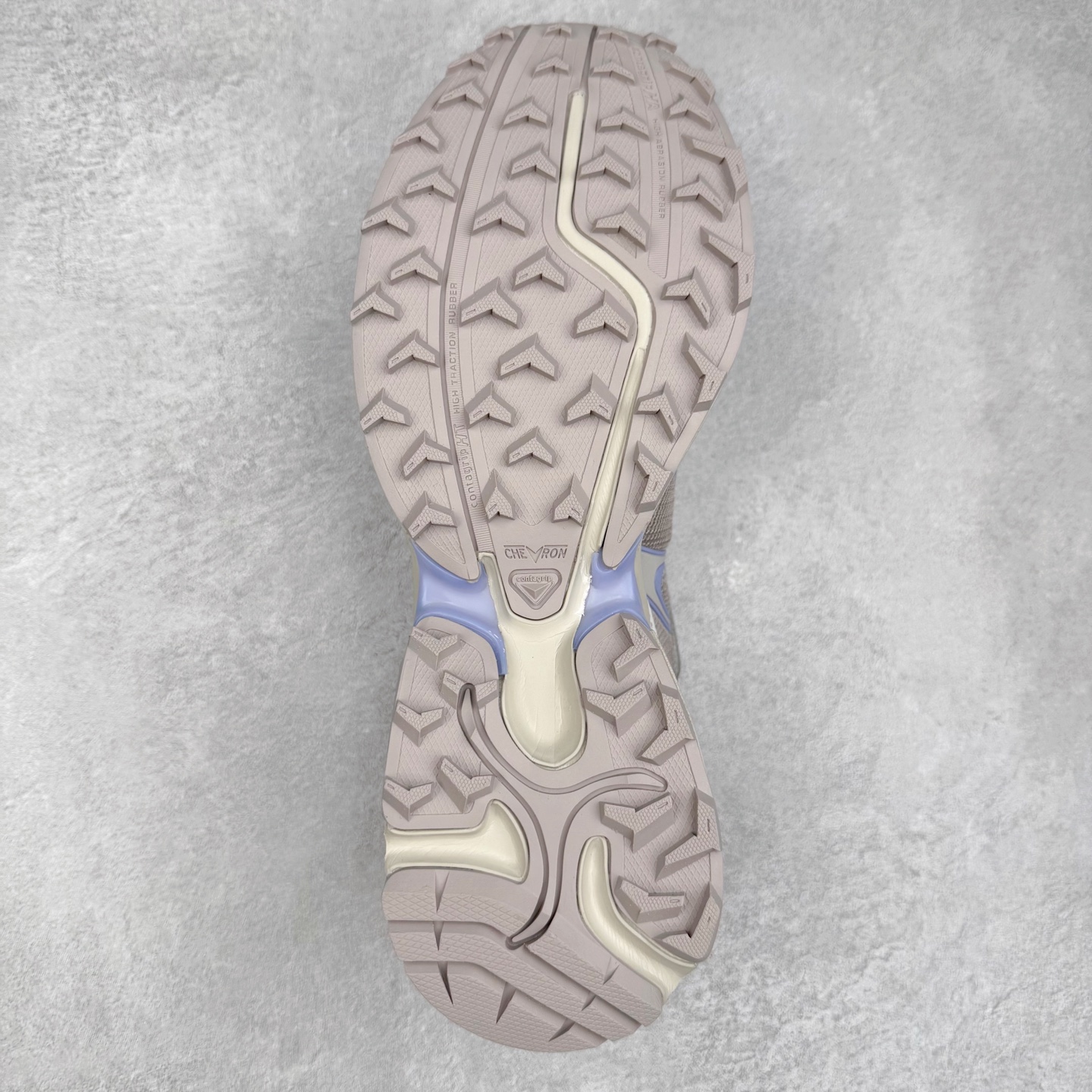 图片[9]-＃GX SALOMON XT-WHISPER 萨洛蒙圆头防滑耐磨低帮休闲越野训练城市通勤跑步鞋 男女同款 浅棕色 纯原外贸平台特供订单 耗时半年巨作 全套原纸板楦头开发 原厂特供网布配套加持 确保原汁原味 完美呈现版型 原档数据独家私模五层组合大底 男女鞋同步官方开发至46.5 原装Ortholite轻量化鞋垫 中底布带钢印编号 原厂TPU锁扣 进口港宝加持 后跟自然饱满 还原公司包裹性 鞋面以“锯齿”状的包裹系统呈现 在基色底之下加入了各种色点缀 将公司的最新技术和时尚前卫的造型融入耐用的长跑款式中 鞋面由 TPU 薄膜制成 并焊接在高耐磨网眼上 使其既时尚又坚固 由 ACS底盘支撑 可增强稳定性和支撑力 以及由橡胶凸耳 Contragrip外底覆盖的 EVA 缓冲中底 旨在应对崎岖的地形 鞋舌上的彩色Salomon 标签、Quicklace 系统以及鞋头、鞋舌和鞋跟上的附加品牌使细节更加完美 让穿着者可以轻松驾驭户外与通勤下的任何运动生活场景 无缝鞋身户外随意纵横 颜值与脚感兼备 出街通勤 绝对非常吸睛 你值得拥有 尺码：36 36.5 37.5 38 38.5 39 40 40.5 41 42 42.5 43 44 44.5 45 46 46.5 注意：偏小1码-选品中心