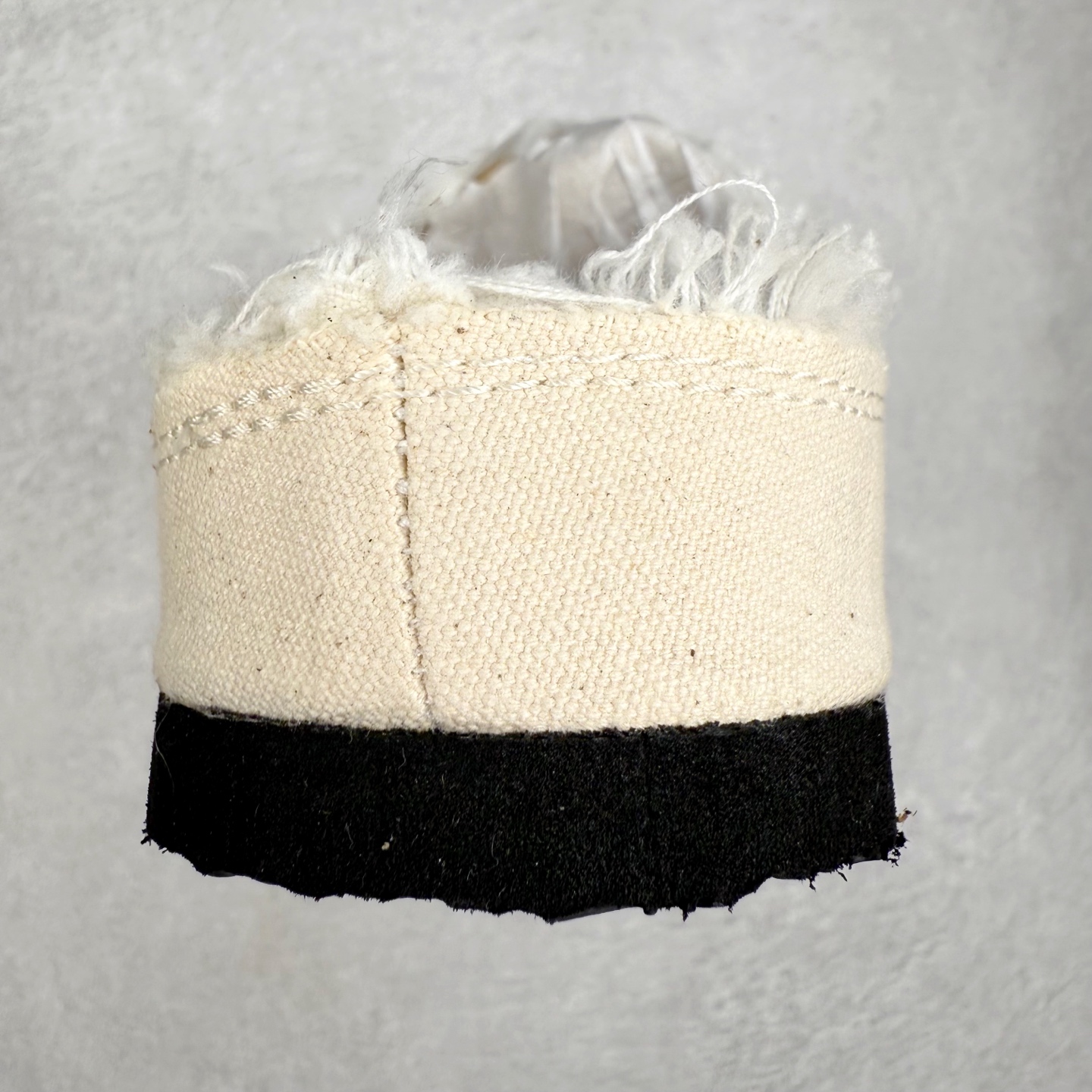 图片[8]-xVESSEL Cabin One 吴建豪同款头等舱复古帆布穆勒鞋休闲舒适包头拖鞋 男女同款 XVESSEL是一个将解构主义与标志性设计元素触合的品牌，自2017年推出标志性软木硫化帆布鞋，多年来以热点设计元素融合解构主义，呈现视角的潮流单品。自成立以来，XVESSEL已经与LANVIN、Marvel、奔驰、山本耀司、G-Shock、Readymade等国际品牌和时代人物展开合作。XVESSEL前缀中的x代表着大胆自信的冒险精神，VESSEL一词除了可以解释为船的意思外，也可以理解血管的含义。代表着品牌就像一艘无畏驶向未知的船，也像是人们生活中流动的血液。xVESSEL就是建立于自己的一个媒介，能够传达出自己对爱和个性的感受和看法。尺码：35 36 37 38 39 40 41 42 43 44 45-选品中心