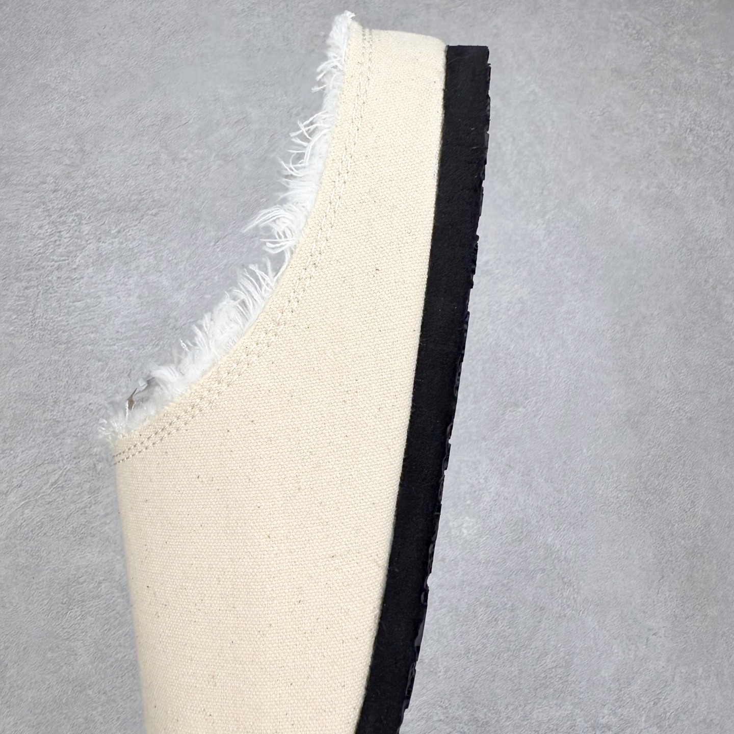 图片[7]-xVESSEL Cabin One 吴建豪同款头等舱复古帆布穆勒鞋休闲舒适包头拖鞋 男女同款 XVESSEL是一个将解构主义与标志性设计元素触合的品牌，自2017年推出标志性软木硫化帆布鞋，多年来以热点设计元素融合解构主义，呈现视角的潮流单品。自成立以来，XVESSEL已经与LANVIN、Marvel、奔驰、山本耀司、G-Shock、Readymade等国际品牌和时代人物展开合作。XVESSEL前缀中的x代表着大胆自信的冒险精神，VESSEL一词除了可以解释为船的意思外，也可以理解血管的含义。代表着品牌就像一艘无畏驶向未知的船，也像是人们生活中流动的血液。xVESSEL就是建立于自己的一个媒介，能够传达出自己对爱和个性的感受和看法。尺码：35 36 37 38 39 40 41 42 43 44 45-选品中心