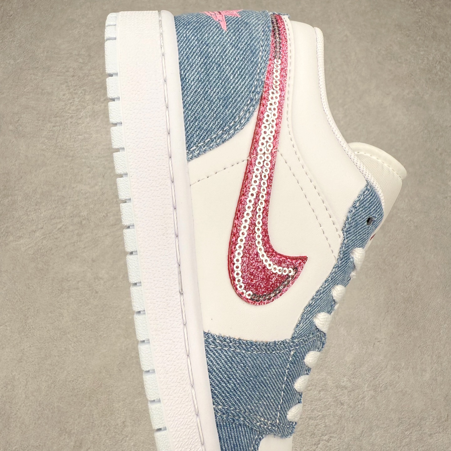 图片[6]-＃K版 Air Jordan AJ1 Low 低帮 HQ2001-400 全新流水线出品 DT版本唯一平替选择 市场第二梯队最强版 全部原鞋开发 原楦原纸板开发 全鞋电脑针车 原厂内置全掌气垫 原盒内在原标 唯一Zp原版鞋带绑法 免检产品 全新2022版型 全头层皮料 完美零毛边处理 原厂配置全掌气垫 价格定位良心 几十个配色陆续出货 实拍调校N版已经零色差零失真 百分百还原实物色彩所见即所得 不存在货不对板色差等低级问题 选购参考实物拍摄 不混卖不参货 只用心做好货严格选品 承诺混一赔十 尺码：36 36.5 37.5 38 38.5 39 40 40.5 41 42 42.5 43 44 44.5 45-选品中心