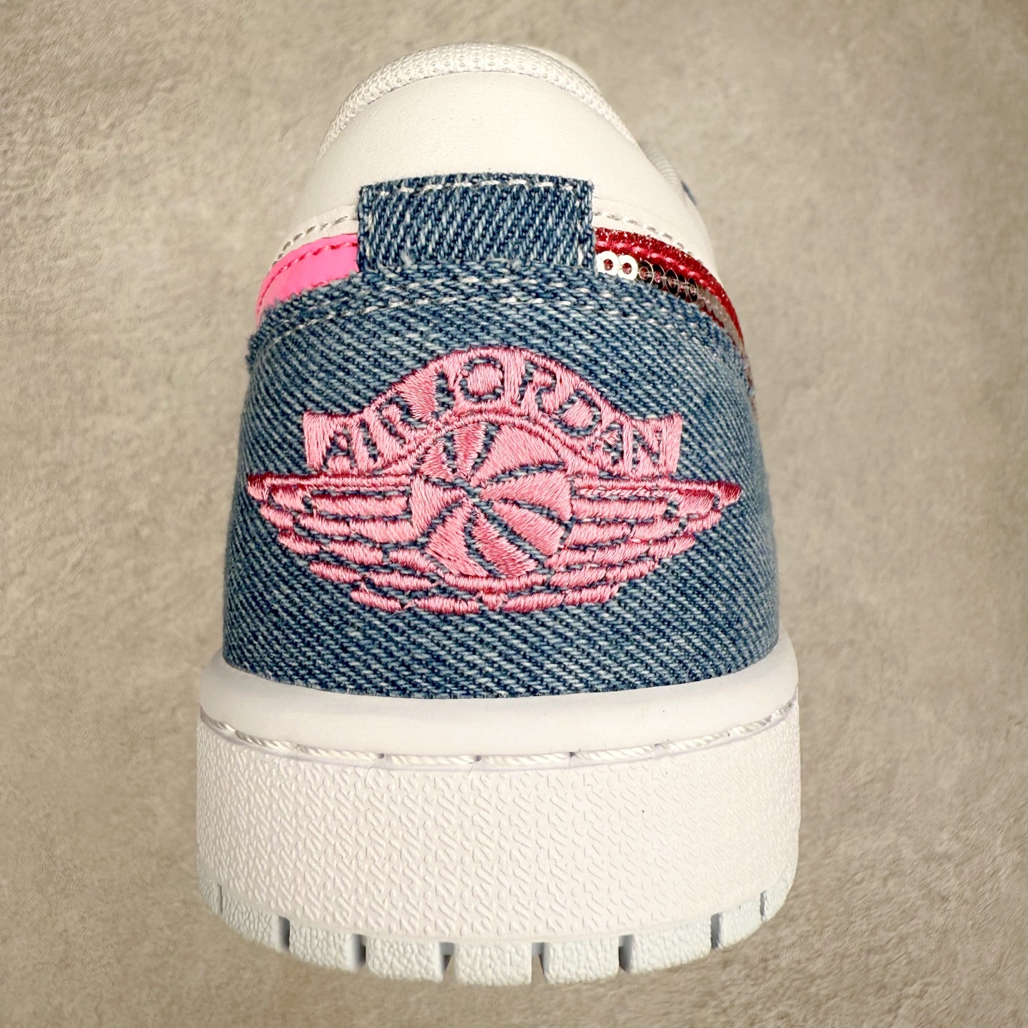 图片[8]-＃K版 Air Jordan AJ1 Low 低帮 HQ2001-400 全新流水线出品 DT版本唯一平替选择 市场第二梯队最强版 全部原鞋开发 原楦原纸板开发 全鞋电脑针车 原厂内置全掌气垫 原盒内在原标 唯一Zp原版鞋带绑法 免检产品 全新2022版型 全头层皮料 完美零毛边处理 原厂配置全掌气垫 价格定位良心 几十个配色陆续出货 实拍调校N版已经零色差零失真 百分百还原实物色彩所见即所得 不存在货不对板色差等低级问题 选购参考实物拍摄 不混卖不参货 只用心做好货严格选品 承诺混一赔十 尺码：36 36.5 37.5 38 38.5 39 40 40.5 41 42 42.5 43 44 44.5 45-选品中心