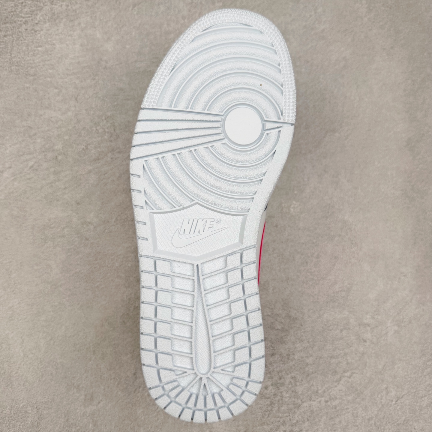 图片[9]-＃K版 Air Jordan AJ1 Low 低帮 HQ2001-400 全新流水线出品 DT版本唯一平替选择 市场第二梯队最强版 全部原鞋开发 原楦原纸板开发 全鞋电脑针车 原厂内置全掌气垫 原盒内在原标 唯一Zp原版鞋带绑法 免检产品 全新2022版型 全头层皮料 完美零毛边处理 原厂配置全掌气垫 价格定位良心 几十个配色陆续出货 实拍调校N版已经零色差零失真 百分百还原实物色彩所见即所得 不存在货不对板色差等低级问题 选购参考实物拍摄 不混卖不参货 只用心做好货严格选品 承诺混一赔十 尺码：36 36.5 37.5 38 38.5 39 40 40.5 41 42 42.5 43 44 44.5 45-选品中心