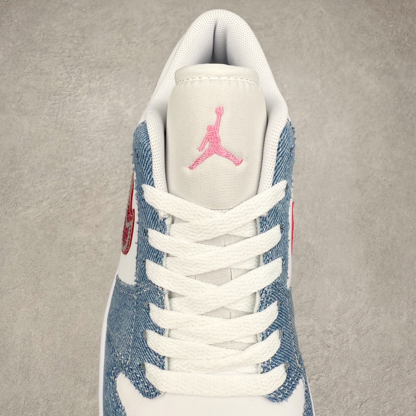 图片[5]-＃K版 Air Jordan AJ1 Low 低帮 HQ2001-400 全新流水线出品 DT版本唯一平替选择 市场第二梯队最强版 全部原鞋开发 原楦原纸板开发 全鞋电脑针车 原厂内置全掌气垫 原盒内在原标 唯一Zp原版鞋带绑法 免检产品 全新2022版型 全头层皮料 完美零毛边处理 原厂配置全掌气垫 价格定位良心 几十个配色陆续出货 实拍调校N版已经零色差零失真 百分百还原实物色彩所见即所得 不存在货不对板色差等低级问题 选购参考实物拍摄 不混卖不参货 只用心做好货严格选品 承诺混一赔十 尺码：36 36.5 37.5 38 38.5 39 40 40.5 41 42 42.5 43 44 44.5 45-选品中心