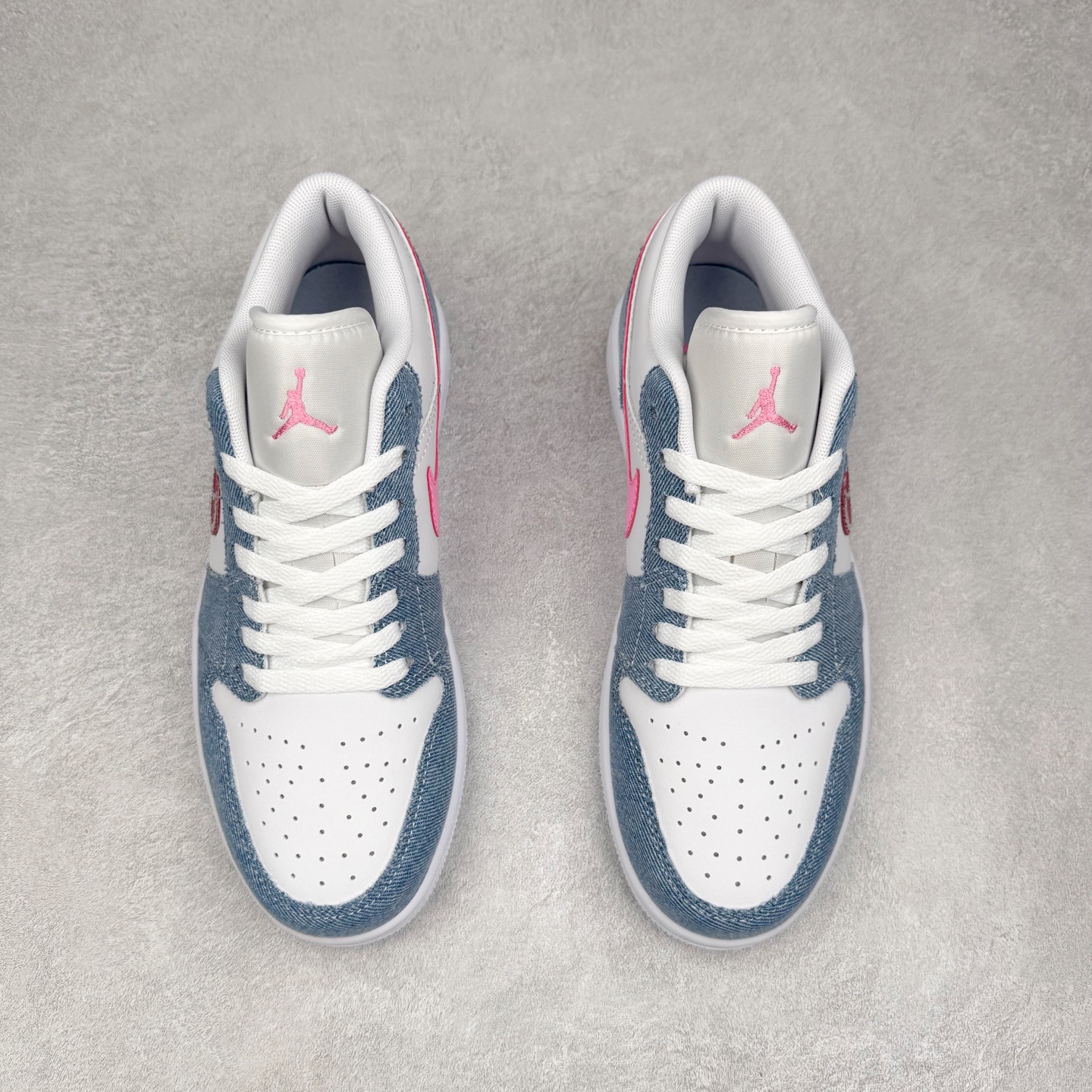 图片[2]-＃K版 Air Jordan AJ1 Low 低帮 HQ2001-400 全新流水线出品 DT版本唯一平替选择 市场第二梯队最强版 全部原鞋开发 原楦原纸板开发 全鞋电脑针车 原厂内置全掌气垫 原盒内在原标 唯一Zp原版鞋带绑法 免检产品 全新2022版型 全头层皮料 完美零毛边处理 原厂配置全掌气垫 价格定位良心 几十个配色陆续出货 实拍调校N版已经零色差零失真 百分百还原实物色彩所见即所得 不存在货不对板色差等低级问题 选购参考实物拍摄 不混卖不参货 只用心做好货严格选品 承诺混一赔十 尺码：36 36.5 37.5 38 38.5 39 40 40.5 41 42 42.5 43 44 44.5 45-选品中心