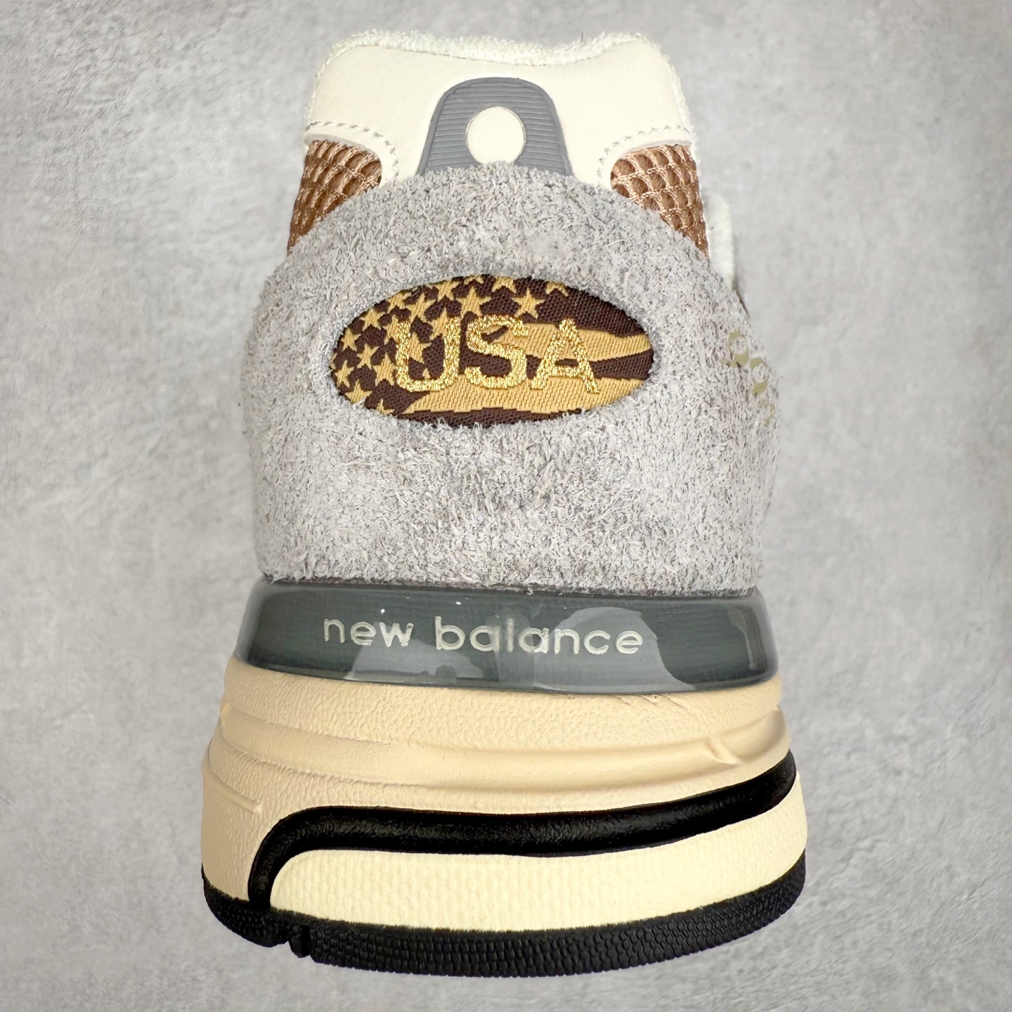 图片[8]-＃K版纯原福利 New Balance 新百伦NB993总统复古慢跑鞋 鞋身以网眼鞋面结合同色系优质麂皮革构成，鞋舌处点缀 New Balance Made In USA 同色系刺绣标识，彰显鞋款身份。鞋侧点缀银色 \\\”993\\\” 字样，丰富鞋身设计的同时，构建时尚外观。鞋款搭载 ABZORB 缓震系统，通过缓冲和抗压性的结合来吸收冲击力，舒适功能升级。同时搭配泛黄做旧中底，打造丰富层次感，缔造出色复古韵味。尺码：36 37 37.5 38 38.5 39 40 40.5 41.5 42 42.5 43 44 44.5 45-选品中心