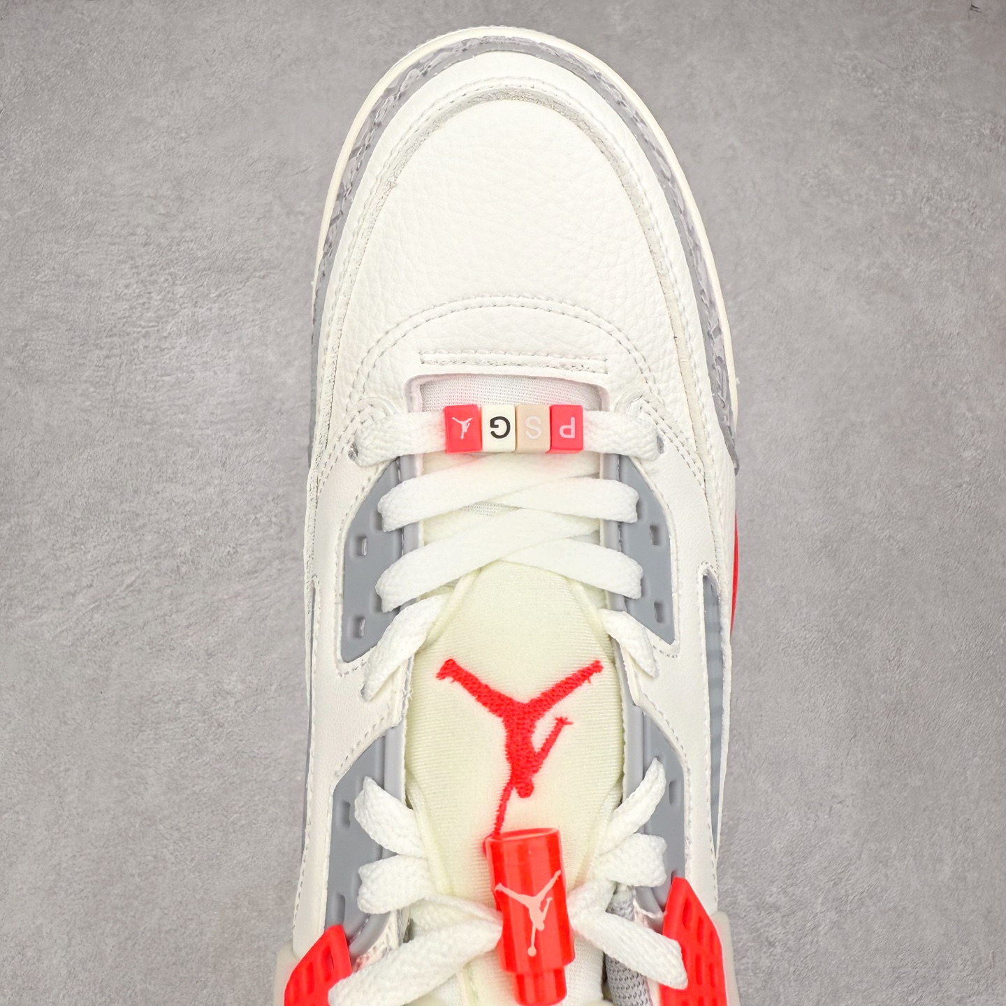 图片[4]-Jordan Spizike Low AJ复古低帮篮球鞋 这款鞋子著名导演斯派克李的Jordan Spizike专属 预计于明年夏季推出全新低帮版本 将包括三款配色 经典爆裂纹非常复古 两款配色分别以大学红和黑曜石蓝进行区分 鞋身设计中依旧带有大象爆裂纹、鞋侧束带、塑胶网布等经典元素 之后 在鞋舌、内衬以及鞋底等位置缀以大学红和黑曜石蓝搭配 带来全新造型 尺码：36 36.5 37.5 38 38.5 39 40 40.5 41 42 42.5 43 44 44.5 45 46-选品中心