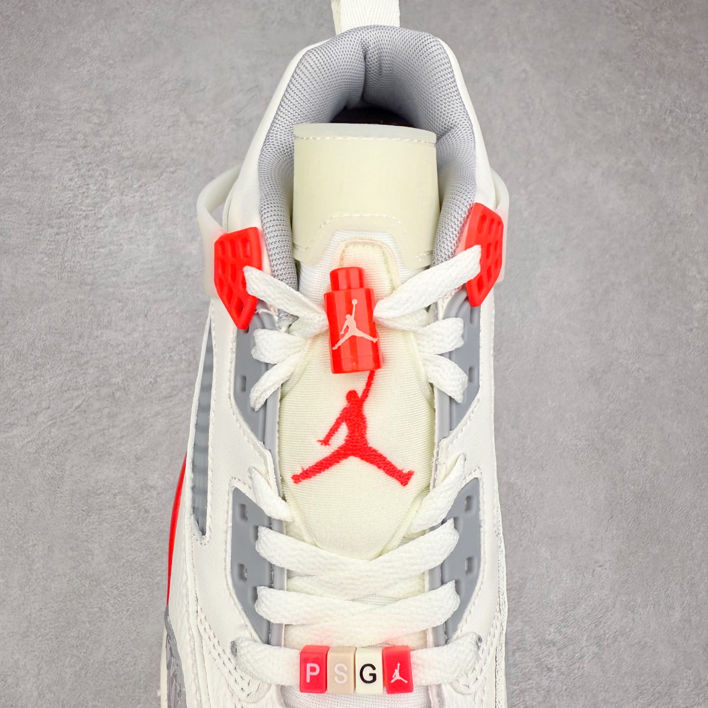 图片[5]-Jordan Spizike Low AJ复古低帮篮球鞋 这款鞋子著名导演斯派克李的Jordan Spizike专属 预计于明年夏季推出全新低帮版本 将包括三款配色 经典爆裂纹非常复古 两款配色分别以大学红和黑曜石蓝进行区分 鞋身设计中依旧带有大象爆裂纹、鞋侧束带、塑胶网布等经典元素 之后 在鞋舌、内衬以及鞋底等位置缀以大学红和黑曜石蓝搭配 带来全新造型 尺码：36 36.5 37.5 38 38.5 39 40 40.5 41 42 42.5 43 44 44.5 45 46-选品中心