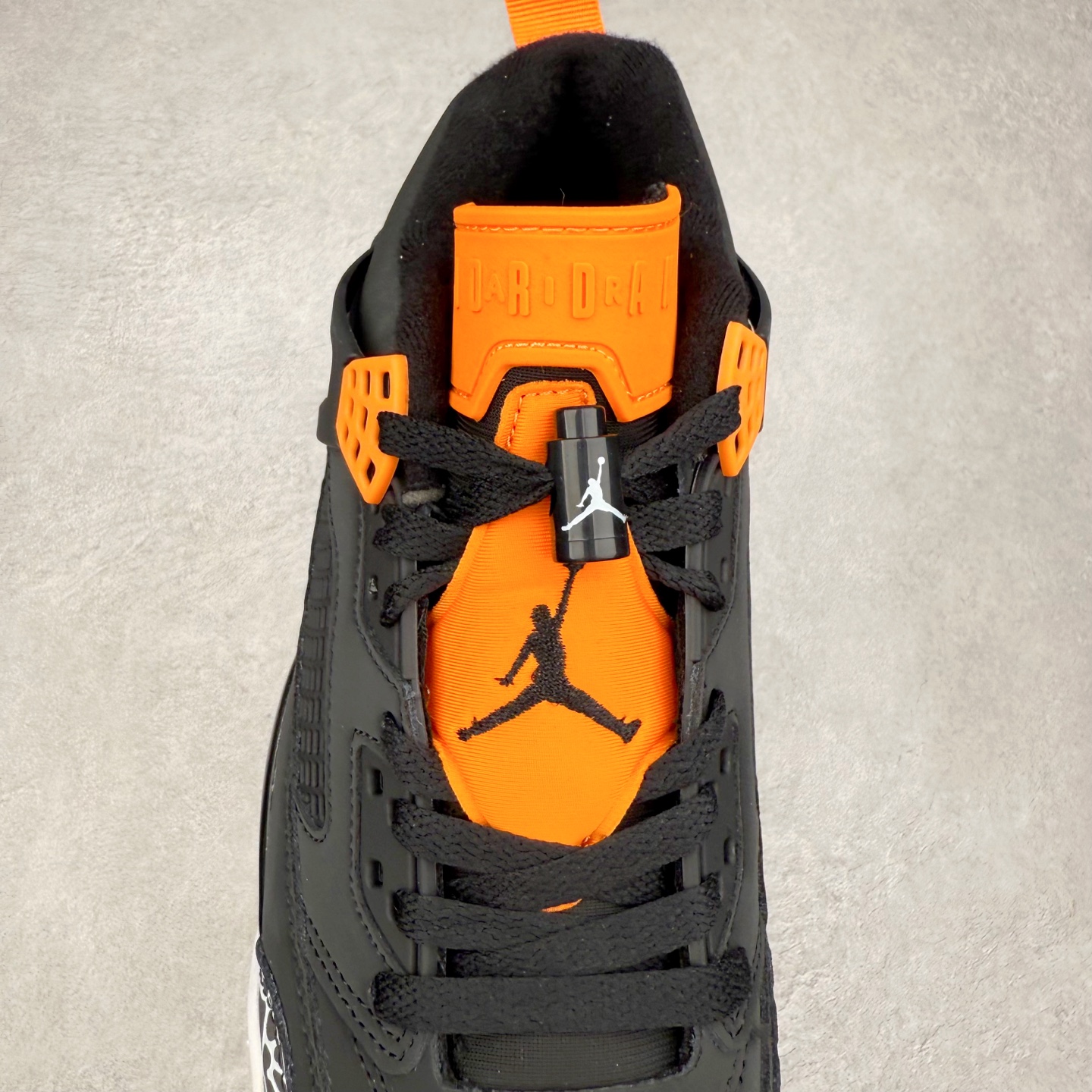 图片[5]-Jordan Spizike Low AJ复古低帮篮球鞋 这款鞋子著名导演斯派克李的Jordan Spizike专属 预计于明年夏季推出全新低帮版本 将包括三款配色 经典爆裂纹非常复古 两款配色分别以大学红和黑曜石蓝进行区分 鞋身设计中依旧带有大象爆裂纹、鞋侧束带、塑胶网布等经典元素 之后 在鞋舌、内衬以及鞋底等位置缀以大学红和黑曜石蓝搭配 带来全新造型 尺码：36 36.5 37.5 38 38.5 39 40 40.5 41 42 42.5 43 44 44.5 45 46-选品中心