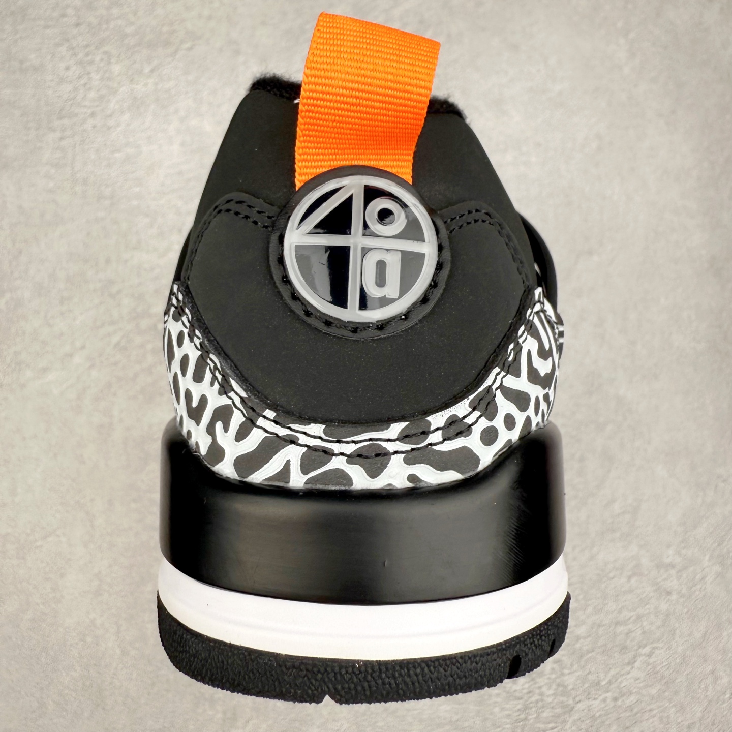 图片[8]-Jordan Spizike Low AJ复古低帮篮球鞋 这款鞋子著名导演斯派克李的Jordan Spizike专属 预计于明年夏季推出全新低帮版本 将包括三款配色 经典爆裂纹非常复古 两款配色分别以大学红和黑曜石蓝进行区分 鞋身设计中依旧带有大象爆裂纹、鞋侧束带、塑胶网布等经典元素 之后 在鞋舌、内衬以及鞋底等位置缀以大学红和黑曜石蓝搭配 带来全新造型 尺码：36 36.5 37.5 38 38.5 39 40 40.5 41 42 42.5 43 44 44.5 45 46-选品中心