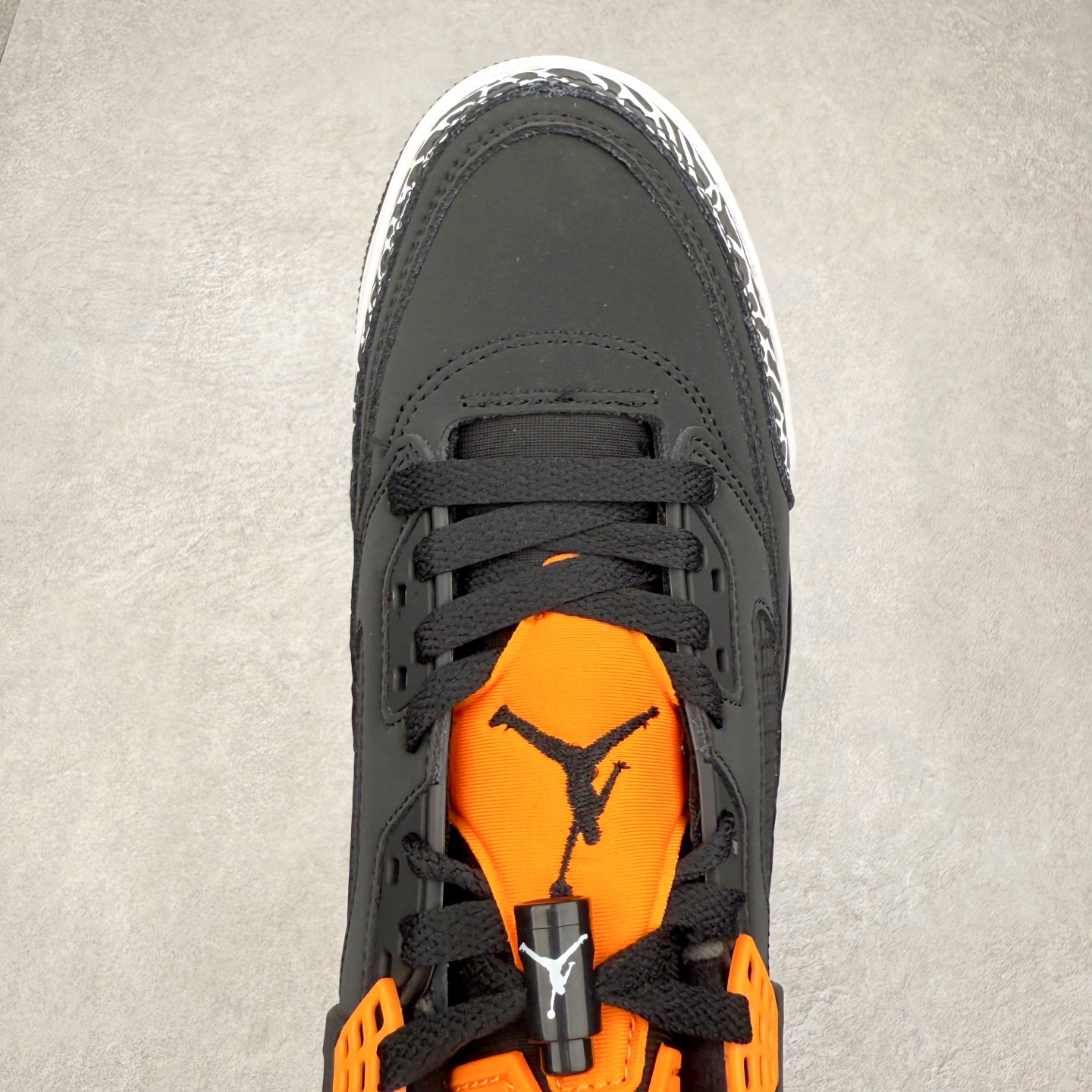 图片[4]-Jordan Spizike Low AJ复古低帮篮球鞋 这款鞋子著名导演斯派克李的Jordan Spizike专属 预计于明年夏季推出全新低帮版本 将包括三款配色 经典爆裂纹非常复古 两款配色分别以大学红和黑曜石蓝进行区分 鞋身设计中依旧带有大象爆裂纹、鞋侧束带、塑胶网布等经典元素 之后 在鞋舌、内衬以及鞋底等位置缀以大学红和黑曜石蓝搭配 带来全新造型 尺码：36 36.5 37.5 38 38.5 39 40 40.5 41 42 42.5 43 44 44.5 45 46-选品中心