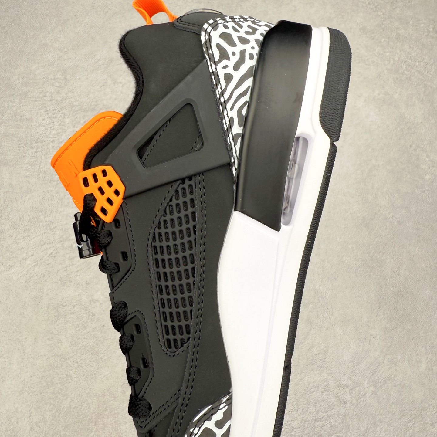 图片[7]-Jordan Spizike Low AJ复古低帮篮球鞋 这款鞋子著名导演斯派克李的Jordan Spizike专属 预计于明年夏季推出全新低帮版本 将包括三款配色 经典爆裂纹非常复古 两款配色分别以大学红和黑曜石蓝进行区分 鞋身设计中依旧带有大象爆裂纹、鞋侧束带、塑胶网布等经典元素 之后 在鞋舌、内衬以及鞋底等位置缀以大学红和黑曜石蓝搭配 带来全新造型 尺码：36 36.5 37.5 38 38.5 39 40 40.5 41 42 42.5 43 44 44.5 45 46-选品中心