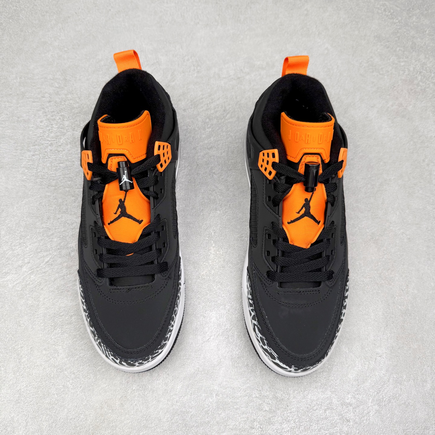 图片[2]-Jordan Spizike Low AJ复古低帮篮球鞋 这款鞋子著名导演斯派克李的Jordan Spizike专属 预计于明年夏季推出全新低帮版本 将包括三款配色 经典爆裂纹非常复古 两款配色分别以大学红和黑曜石蓝进行区分 鞋身设计中依旧带有大象爆裂纹、鞋侧束带、塑胶网布等经典元素 之后 在鞋舌、内衬以及鞋底等位置缀以大学红和黑曜石蓝搭配 带来全新造型 尺码：36 36.5 37.5 38 38.5 39 40 40.5 41 42 42.5 43 44 44.5 45 46-选品中心