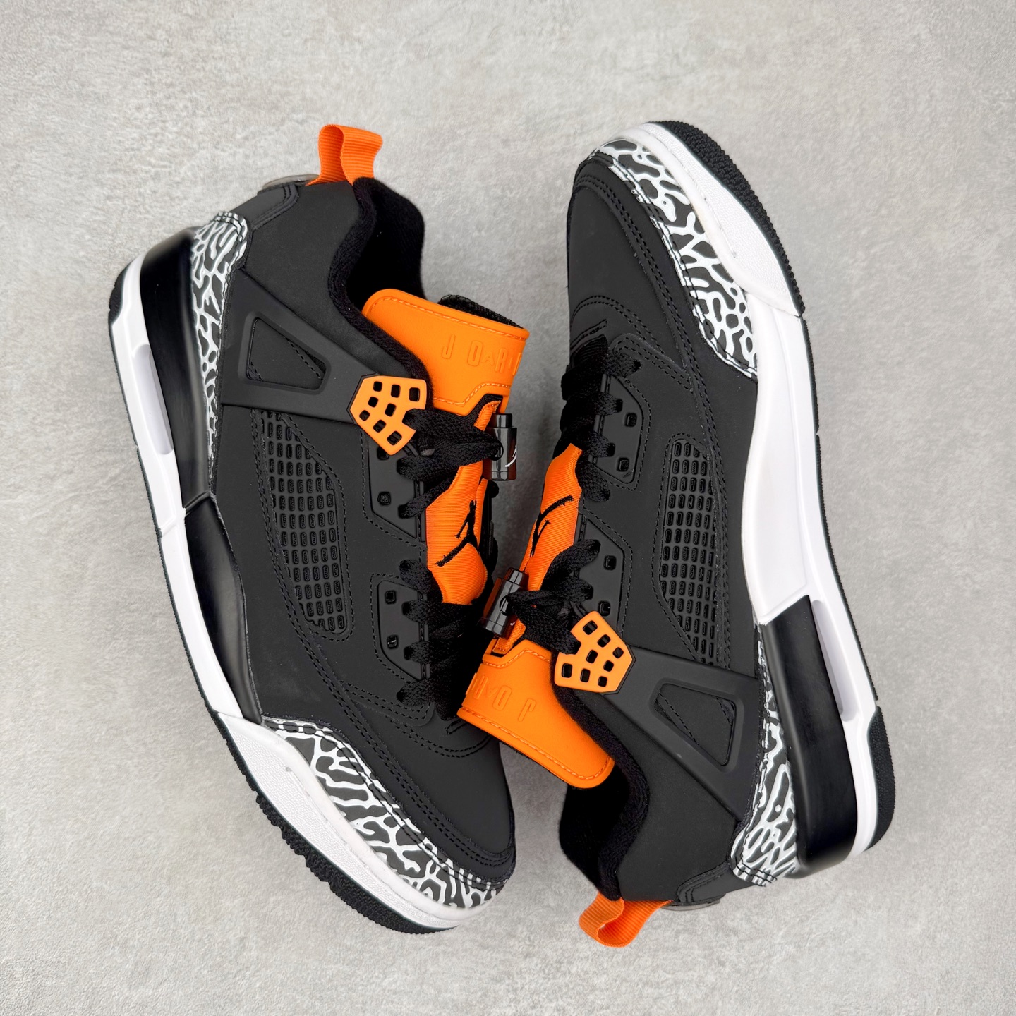 图片[3]-Jordan Spizike Low AJ复古低帮篮球鞋 这款鞋子著名导演斯派克李的Jordan Spizike专属 预计于明年夏季推出全新低帮版本 将包括三款配色 经典爆裂纹非常复古 两款配色分别以大学红和黑曜石蓝进行区分 鞋身设计中依旧带有大象爆裂纹、鞋侧束带、塑胶网布等经典元素 之后 在鞋舌、内衬以及鞋底等位置缀以大学红和黑曜石蓝搭配 带来全新造型 尺码：36 36.5 37.5 38 38.5 39 40 40.5 41 42 42.5 43 44 44.5 45 46-选品中心