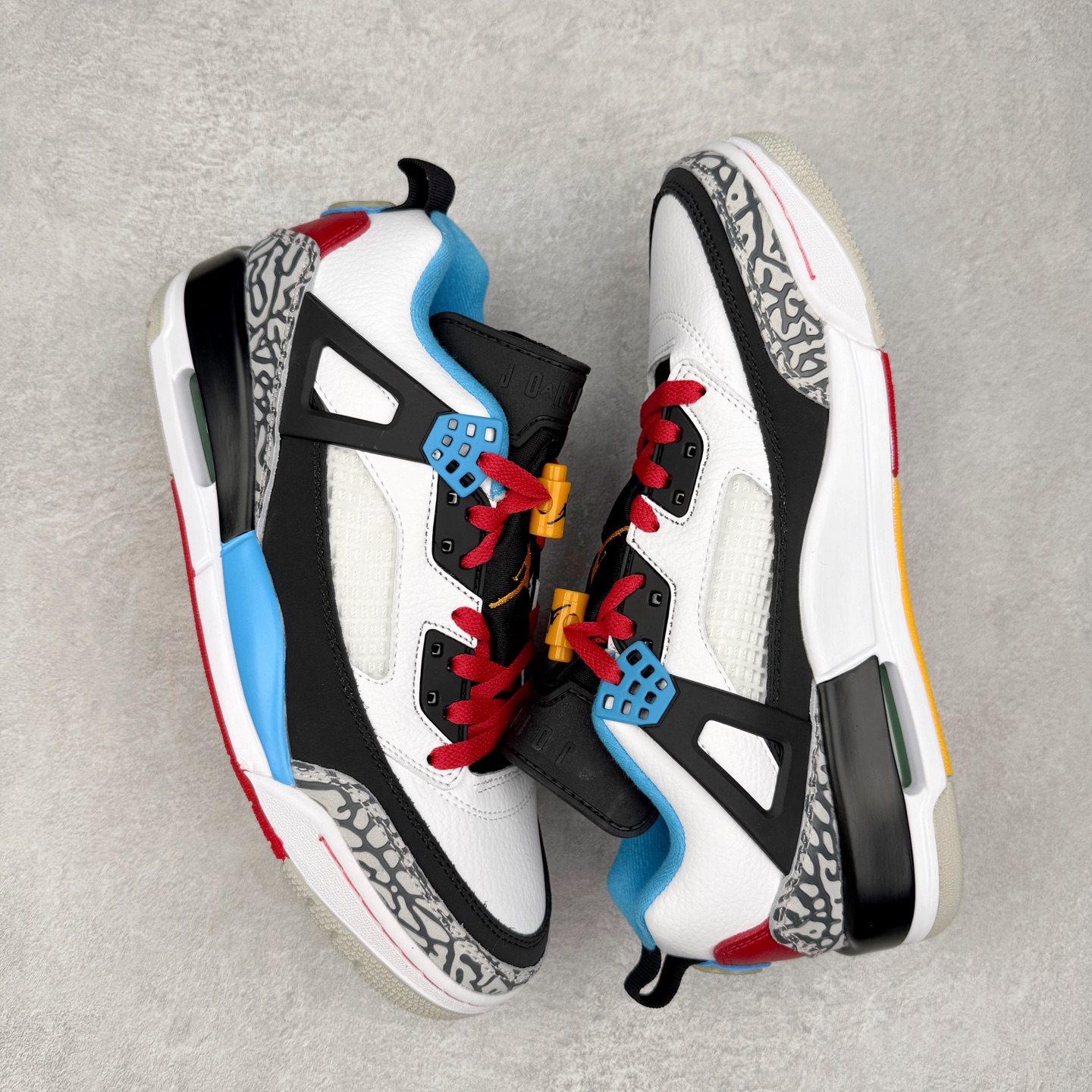 图片[3]-Jordan Spizike Low AJ复古低帮篮球鞋 这款鞋子著名导演斯派克李的Jordan Spizike专属 预计于明年夏季推出全新低帮版本 将包括三款配色 经典爆裂纹非常复古 两款配色分别以大学红和黑曜石蓝进行区分 鞋身设计中依旧带有大象爆裂纹、鞋侧束带、塑胶网布等经典元素 之后 在鞋舌、内衬以及鞋底等位置缀以大学红和黑曜石蓝搭配 带来全新造型 尺码：36 36.5 37.5 38 38.5 39 40 40.5 41 42 42.5 43 44 44.5 45 46-选品中心