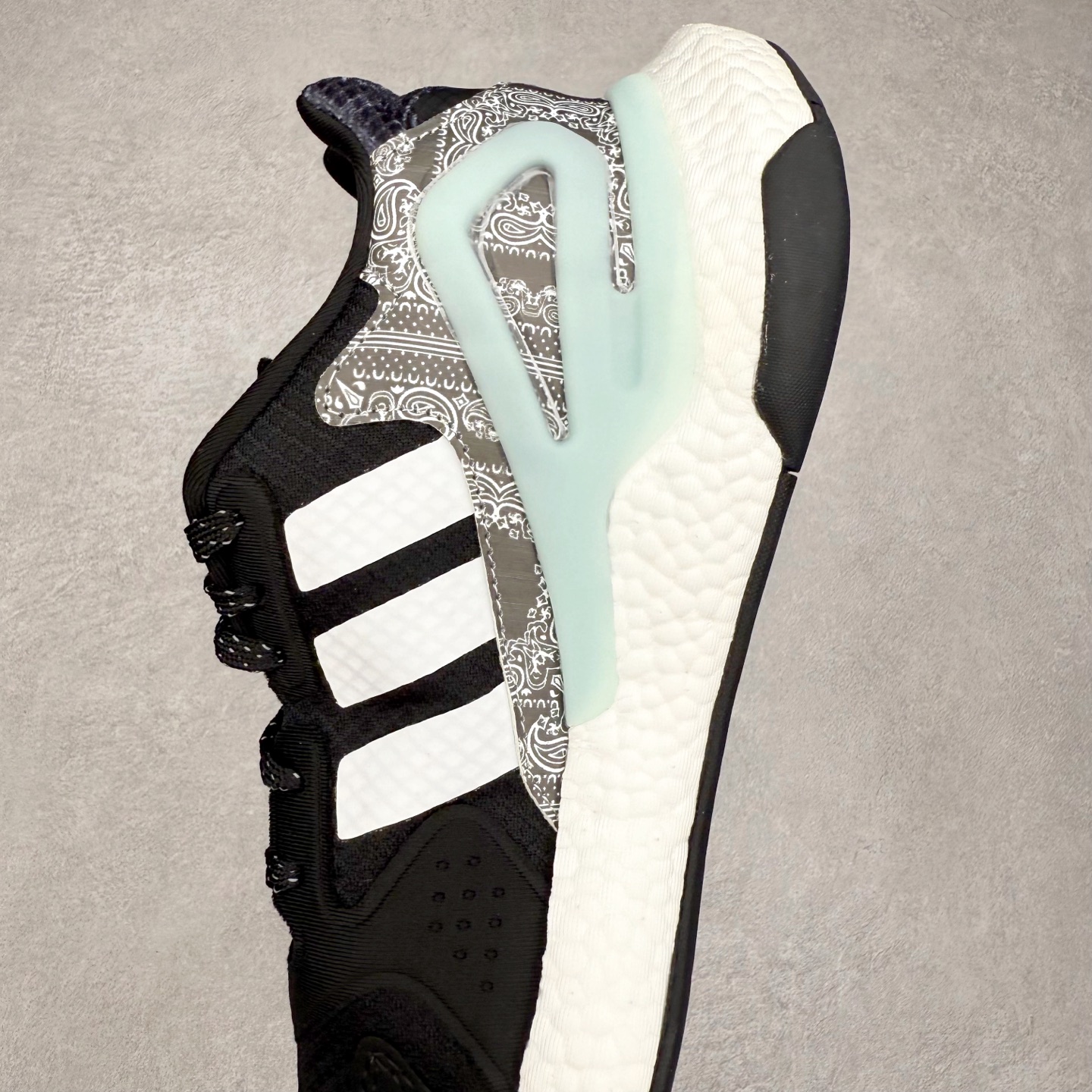 图片[7]-＃纯原福利 AD Nite Jogger 2019 Boost 联名夜行者复古跑鞋 原厂材料 原厂大底 私家独模 网布搭配麂皮拼接打造鞋面 极具复古风格鞋头及鞋跟点缀3M反光设计极为亮眼中底采用全掌 Boost 科技 厚度相当可观 脚感极佳 尺码：36 36.5 37 38 38.5 39 40 40.5 41 42 42.5 43 44 44.5 45-选品中心