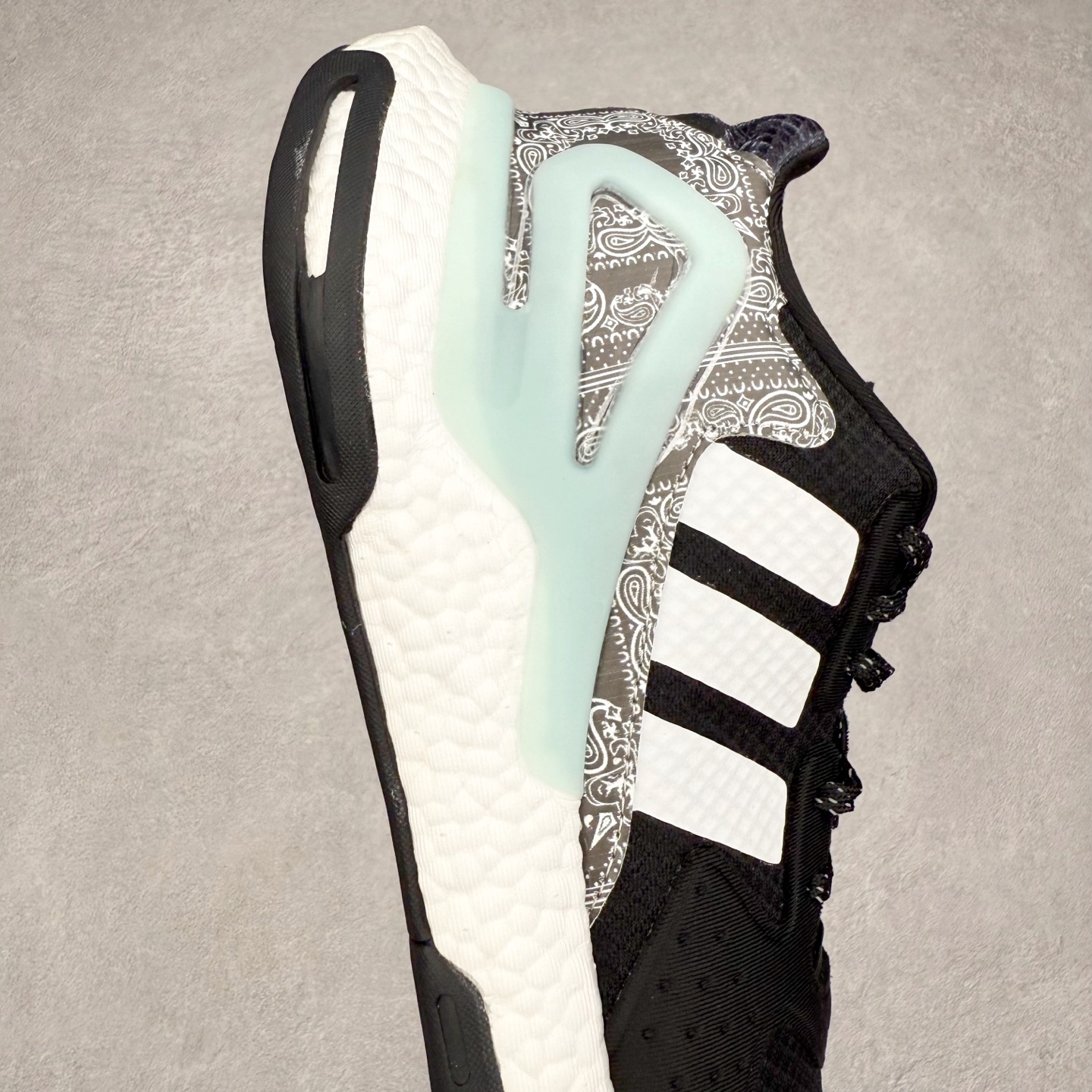 图片[6]-＃纯原福利 AD Nite Jogger 2019 Boost 联名夜行者复古跑鞋 原厂材料 原厂大底 私家独模 网布搭配麂皮拼接打造鞋面 极具复古风格鞋头及鞋跟点缀3M反光设计极为亮眼中底采用全掌 Boost 科技 厚度相当可观 脚感极佳 尺码：36 36.5 37 38 38.5 39 40 40.5 41 42 42.5 43 44 44.5 45-选品中心