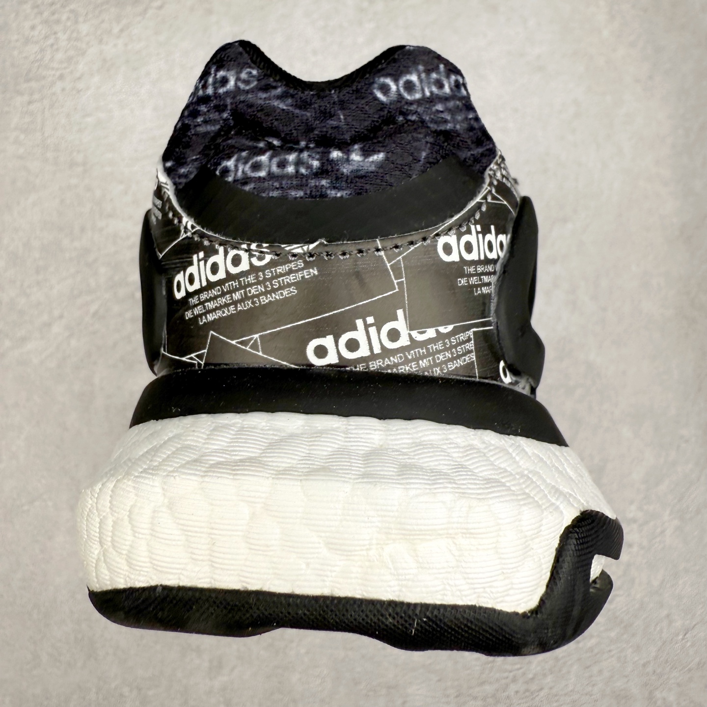 图片[8]-＃纯原福利 AD Nite Jogger 2019 Boost 联名夜行者复古跑鞋 原厂材料 原厂大底 私家独模 网布搭配麂皮拼接打造鞋面 极具复古风格鞋头及鞋跟点缀3M反光设计极为亮眼中底采用全掌 Boost 科技 厚度相当可观 脚感极佳 尺码：36 36.5 37 38 38.5 39 40 40.5 41 42 42.5 43 44 44.5 45-选品中心