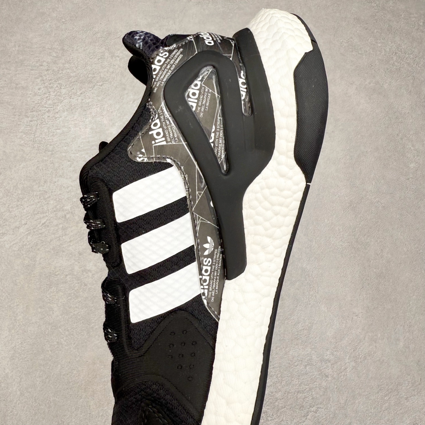 图片[7]-＃纯原福利 AD Nite Jogger 2019 Boost 联名夜行者复古跑鞋 原厂材料 原厂大底 私家独模 网布搭配麂皮拼接打造鞋面 极具复古风格鞋头及鞋跟点缀3M反光设计极为亮眼中底采用全掌 Boost 科技 厚度相当可观 脚感极佳 尺码：36 36.5 37 38 38.5 39 40 40.5 41 42 42.5 43 44 44.5 45-选品中心