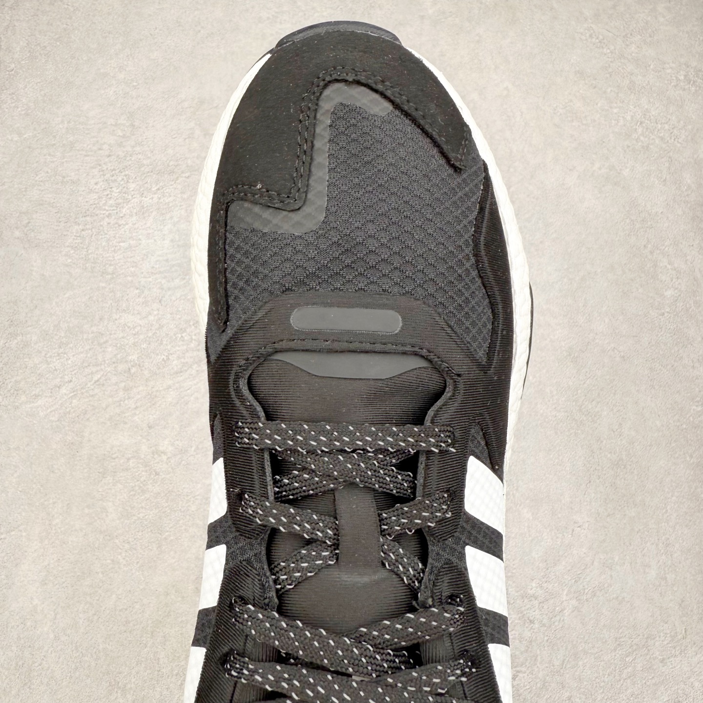 图片[4]-＃纯原福利 AD Nite Jogger 2019 Boost 联名夜行者复古跑鞋 原厂材料 原厂大底 私家独模 网布搭配麂皮拼接打造鞋面 极具复古风格鞋头及鞋跟点缀3M反光设计极为亮眼中底采用全掌 Boost 科技 厚度相当可观 脚感极佳 尺码：36 36.5 37 38 38.5 39 40 40.5 41 42 42.5 43 44 44.5 45-选品中心